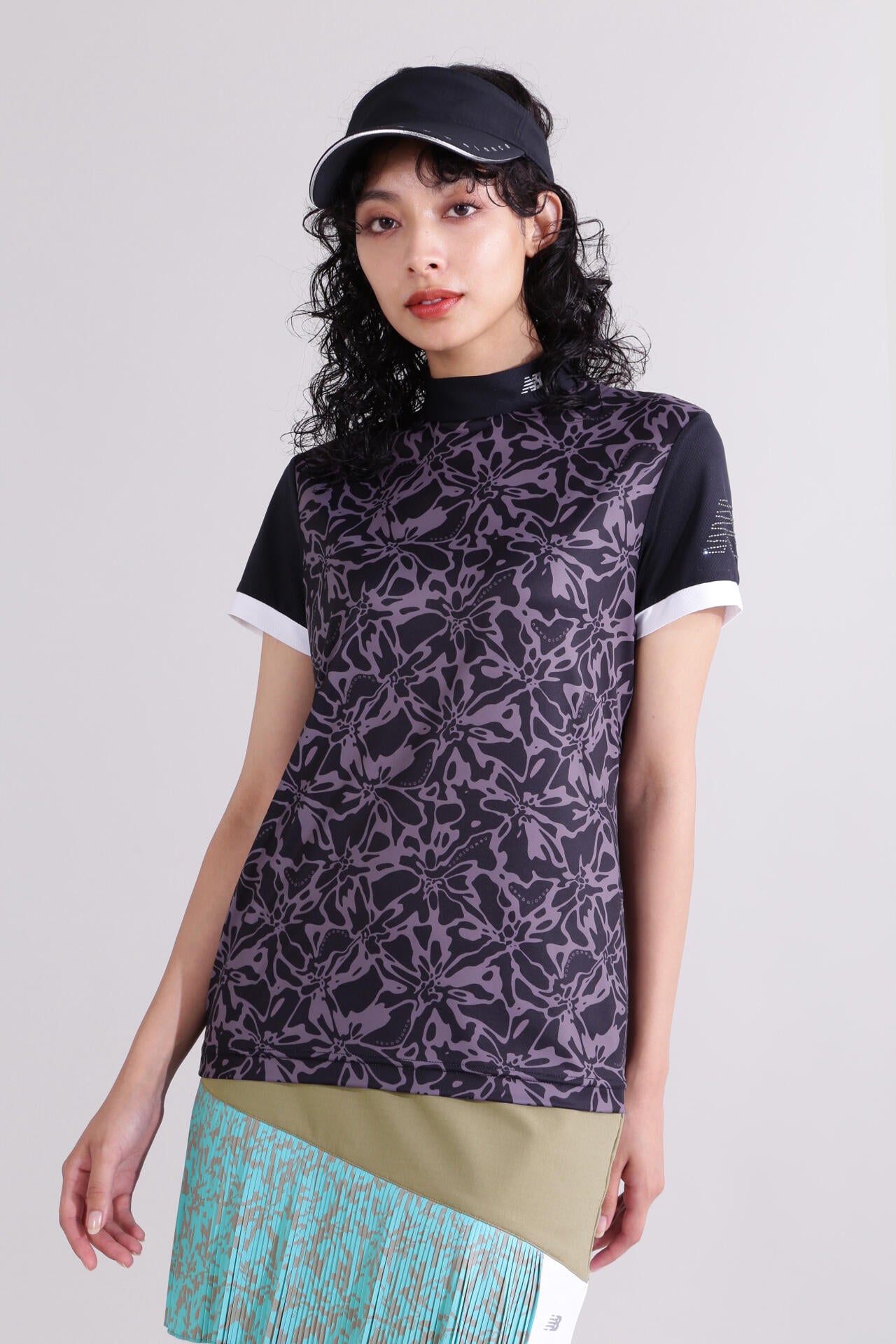 【直営店舗限定】ハイビスカス柄 半袖 モックネック プルオーバー (WOMENS)