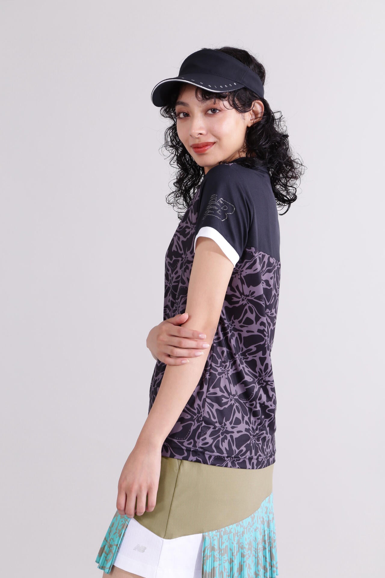 【直営店舗限定】ハイビスカス柄 半袖 モックネック プルオーバー (WOMENS)