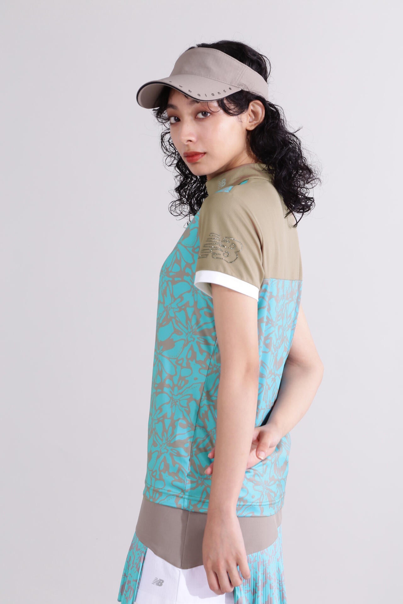 【直営店舗限定】ハイビスカス柄 半袖 モックネック プルオーバー (WOMENS)