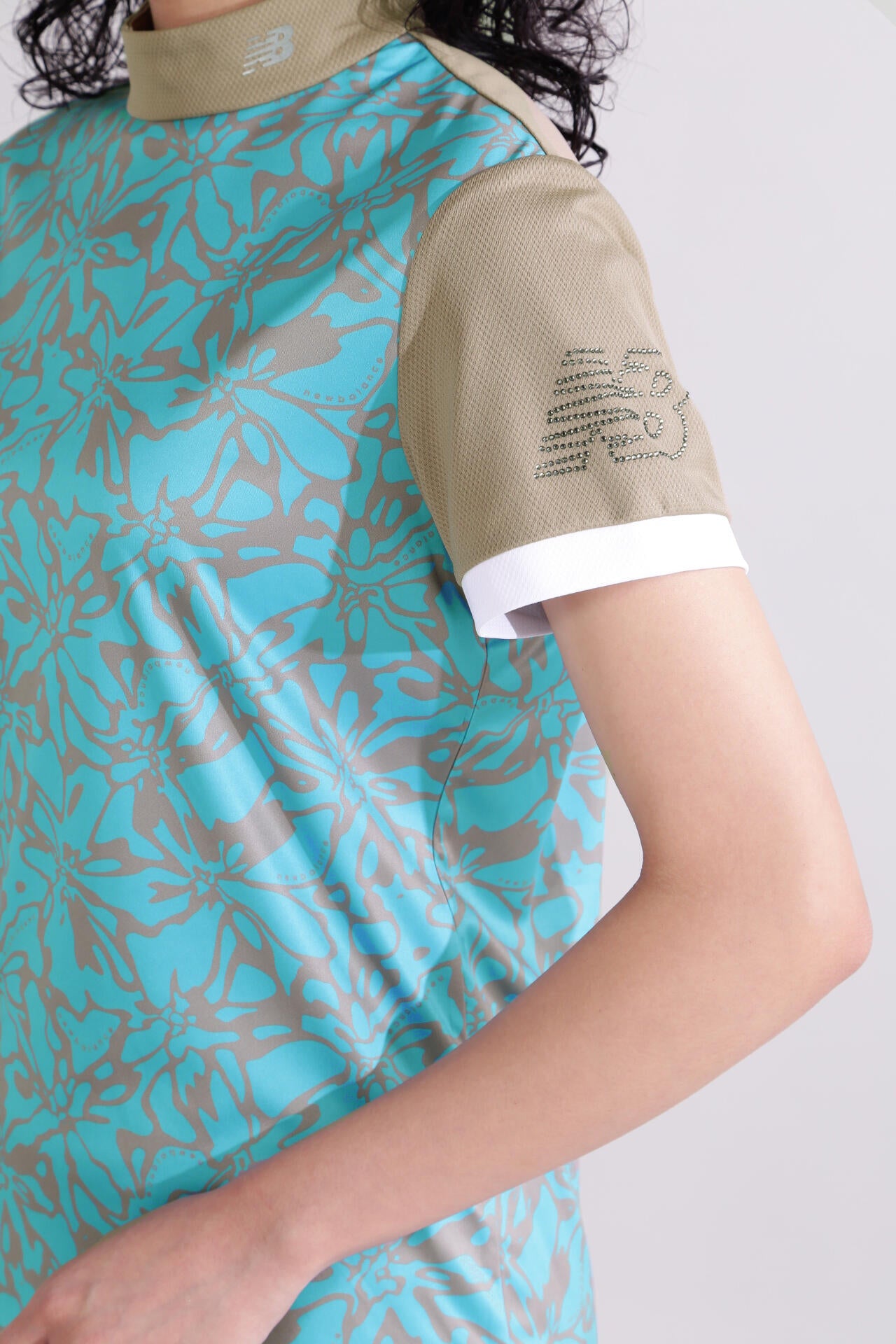 【直営店舗限定】ハイビスカス柄 半袖 モックネック プルオーバー (WOMENS)