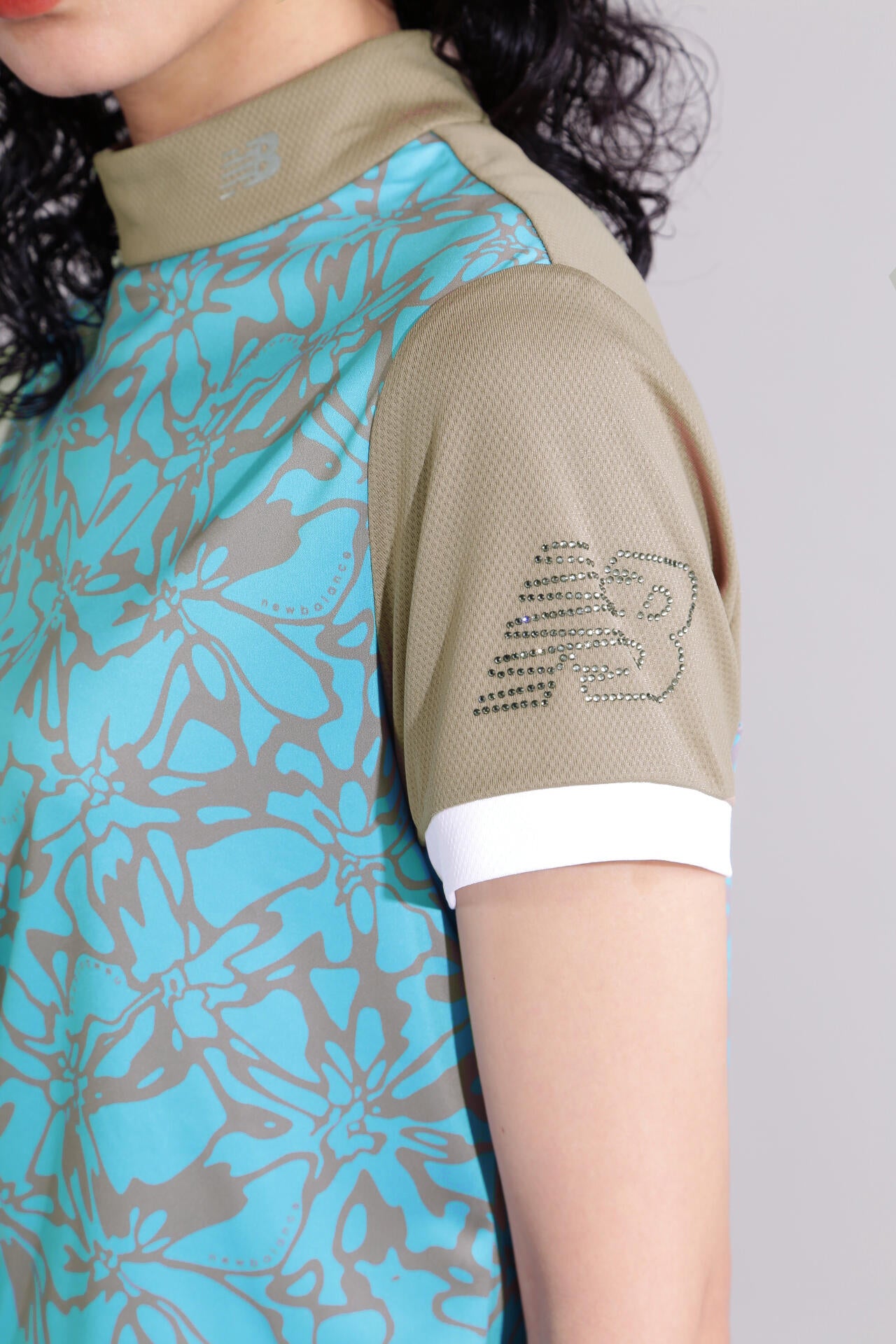 【直営店舗限定】ハイビスカス柄 半袖 モックネック プルオーバー (WOMENS)