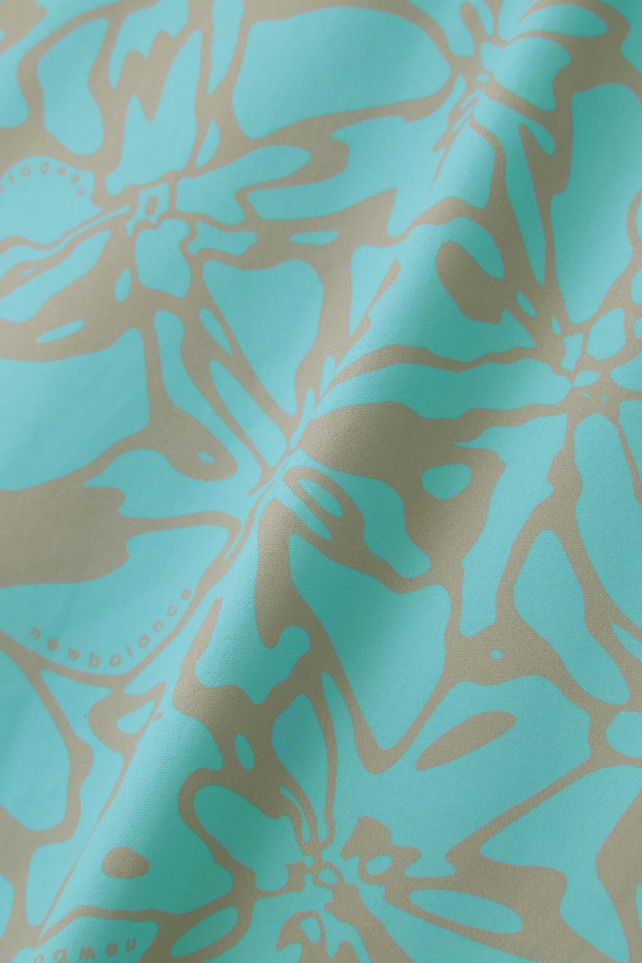 【直営店舗限定】ハイビスカス柄 半袖 モックネック プルオーバー (WOMENS)