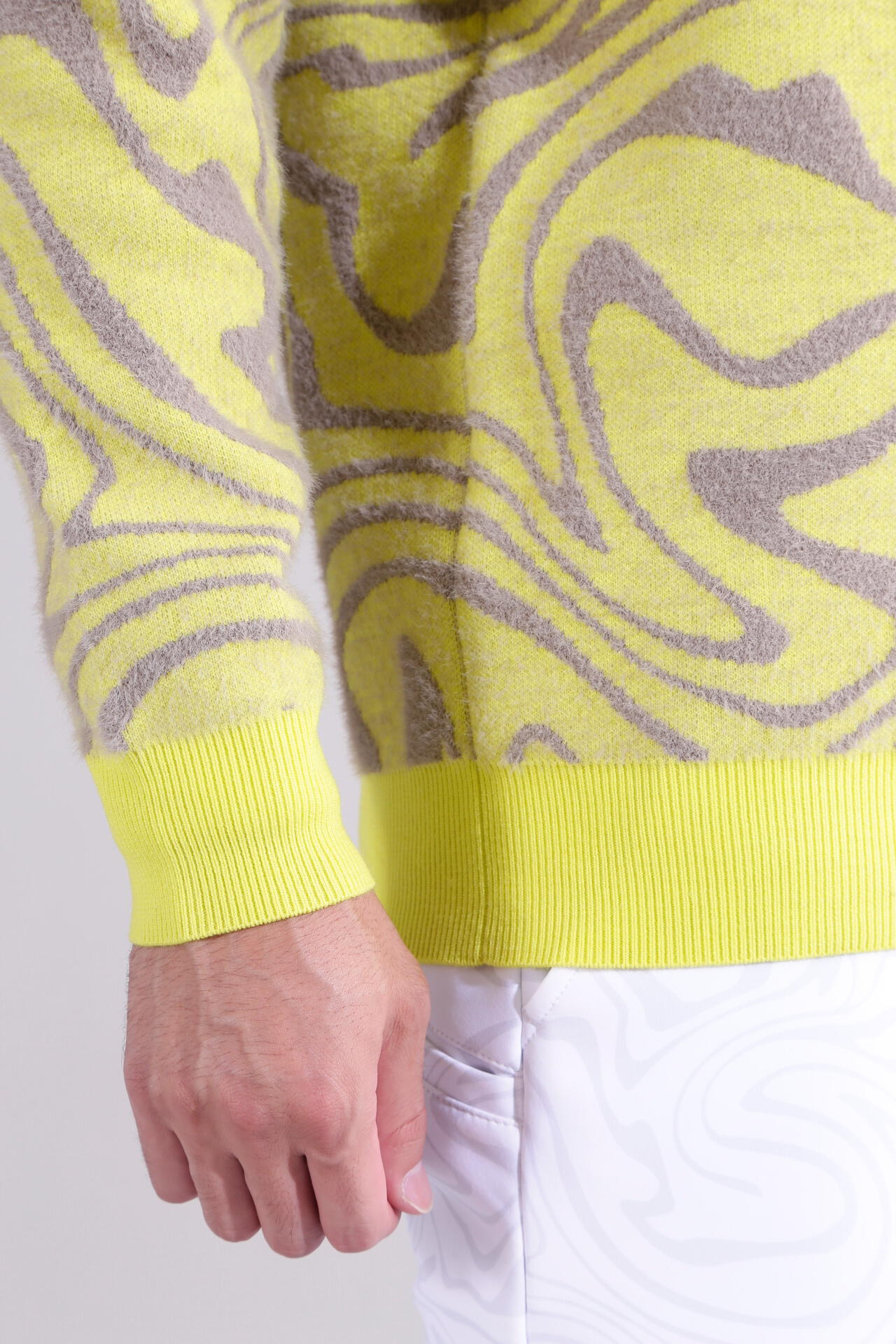 【直営店舗限定】マーブル柄 モックネック ニット プルオーバー (MENS)