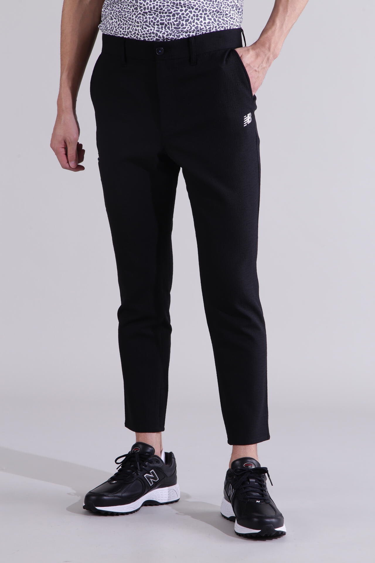 【直営店舗限定】テーパード クロップド パンツ (MENS)