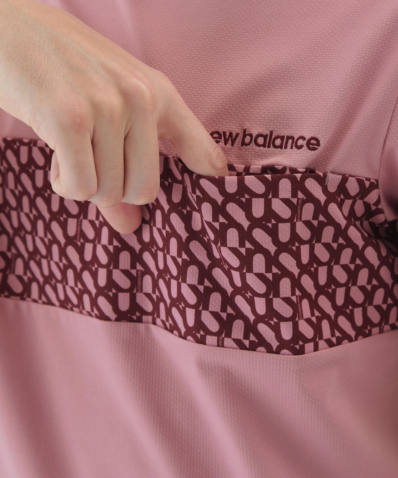 ロゴジオメトリック柄 半袖 モックネック プルオーバー (MENS)