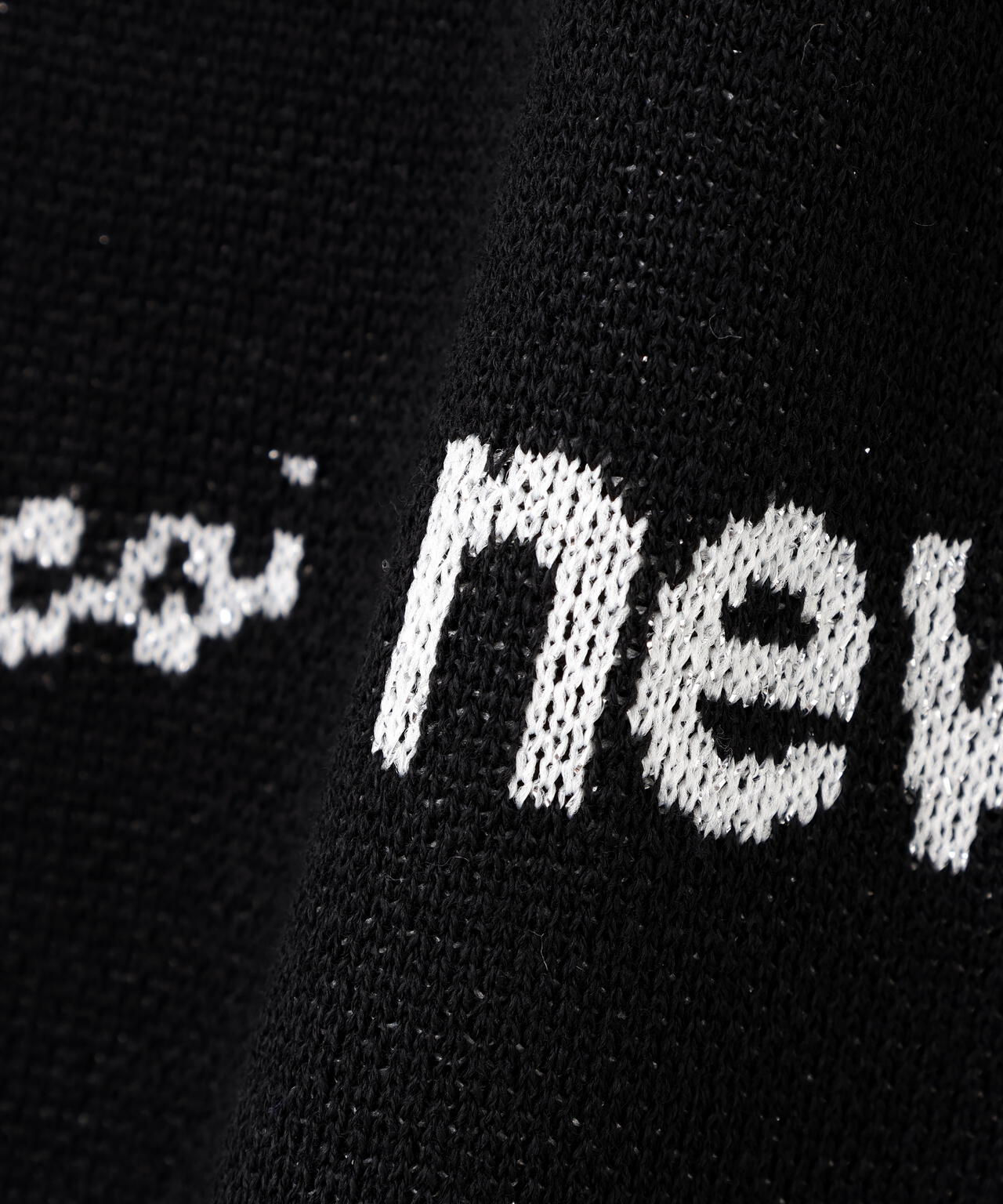 ロゴラッピングペーパー柄 クルーネック ニット プルオーバー (WOMENS)