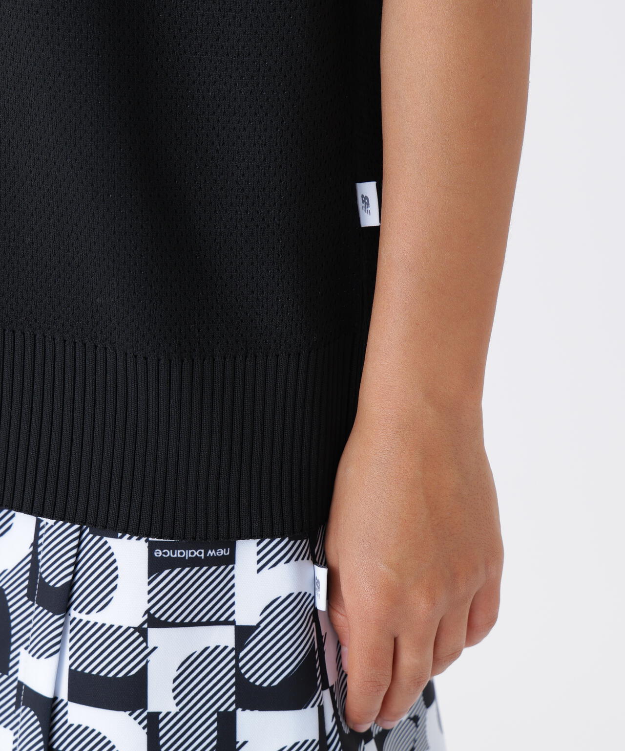 KNIT SLEEVELESS HOODIE