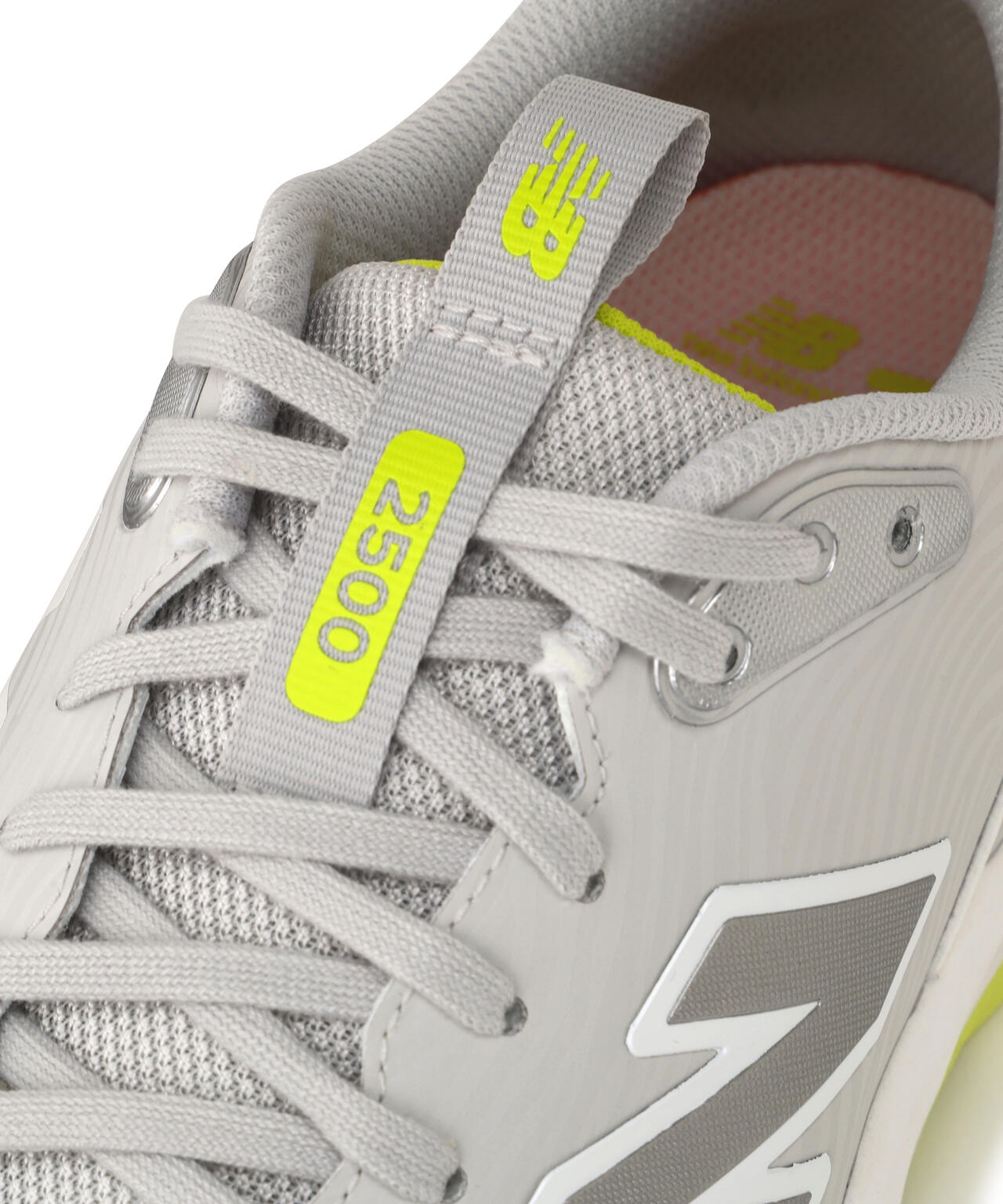 UG2500LB スパイクレスシューズ (UNISEX)