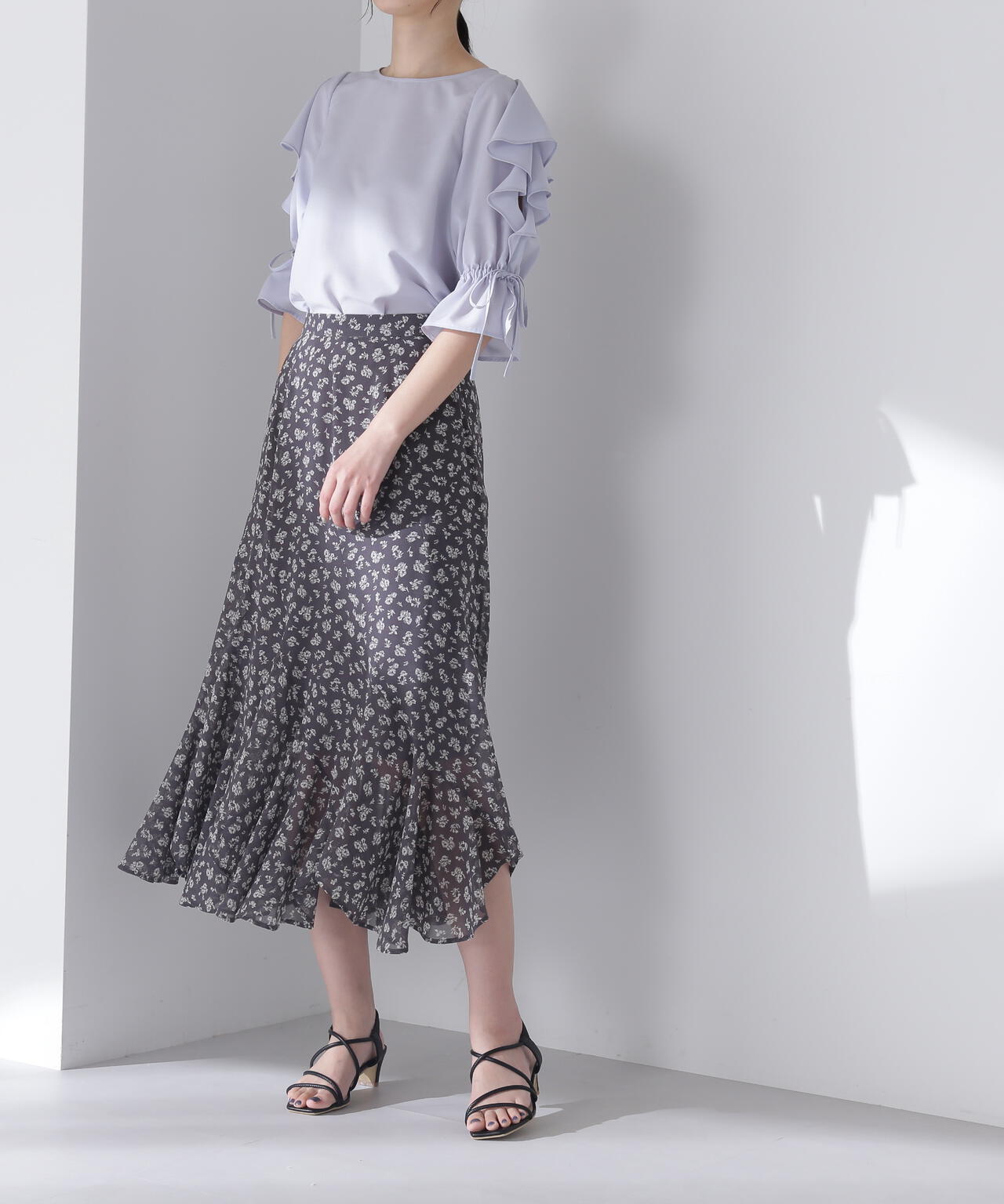 エスカルゴ花柄シフォンスカート