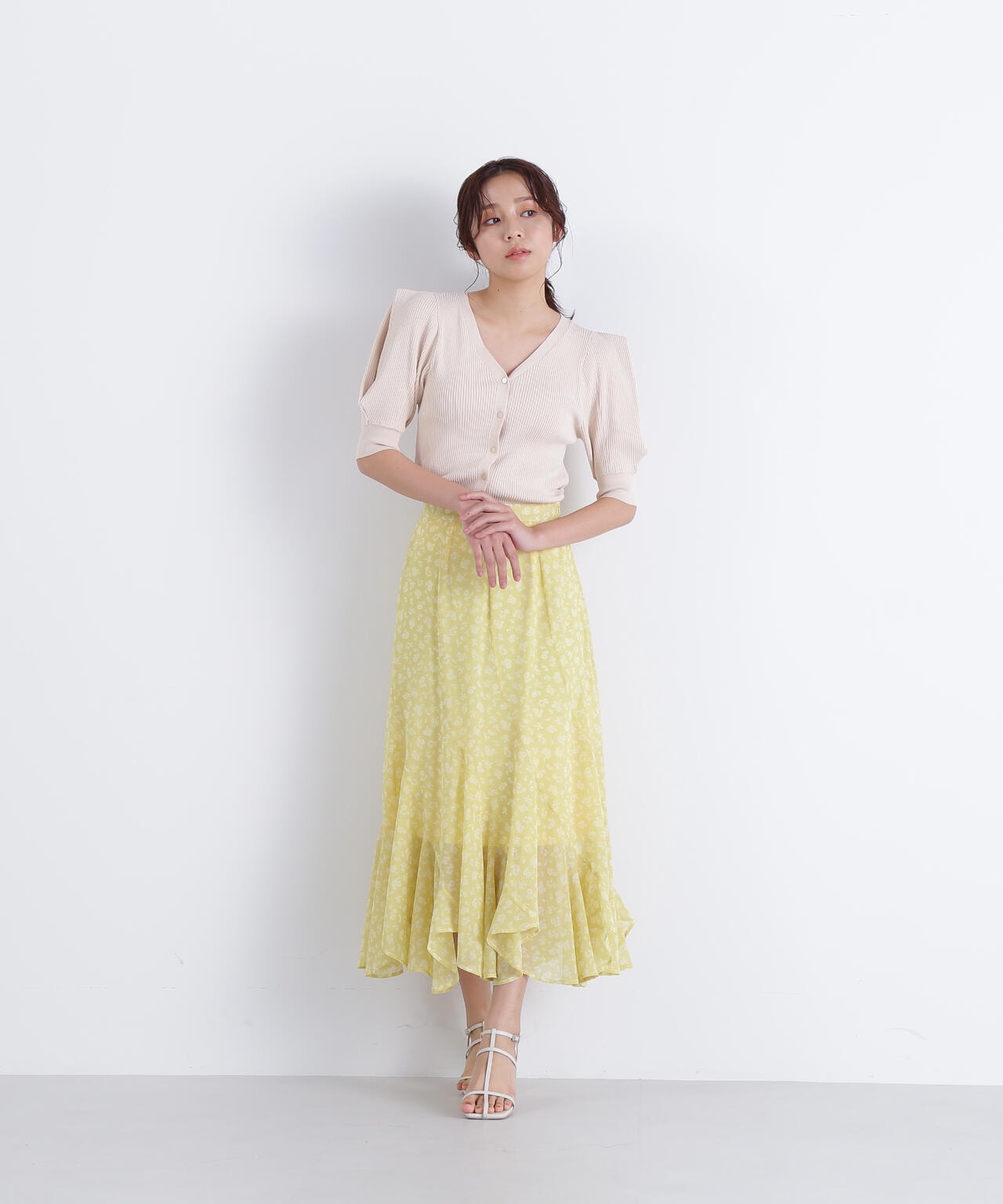 エスカルゴ花柄シフォンスカート