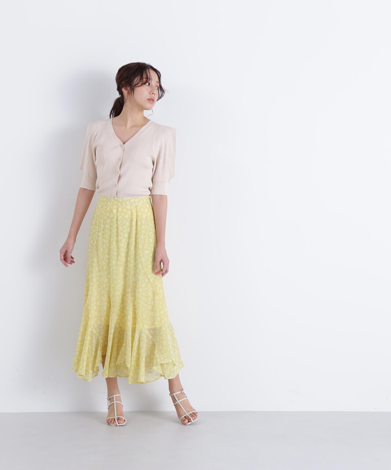 エスカルゴ花柄シフォンスカート