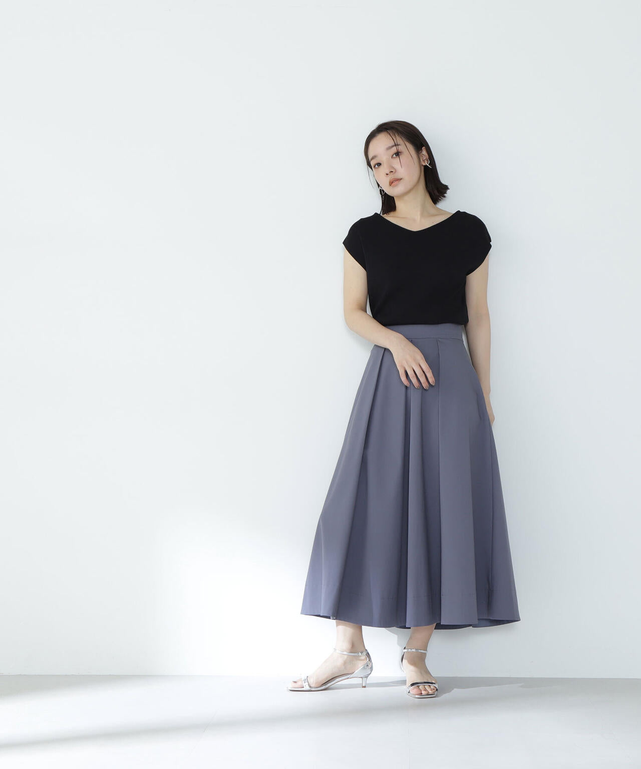 総針ベーシックシリーズ Vネックニット*