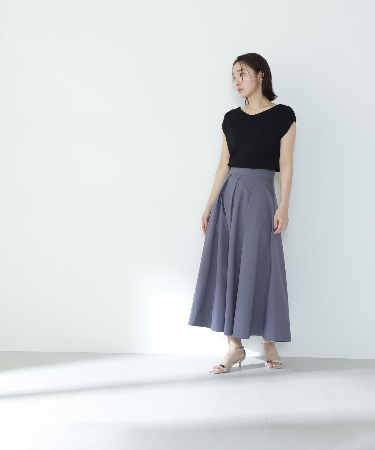 総針ベーシックシリーズ Vネックニット*