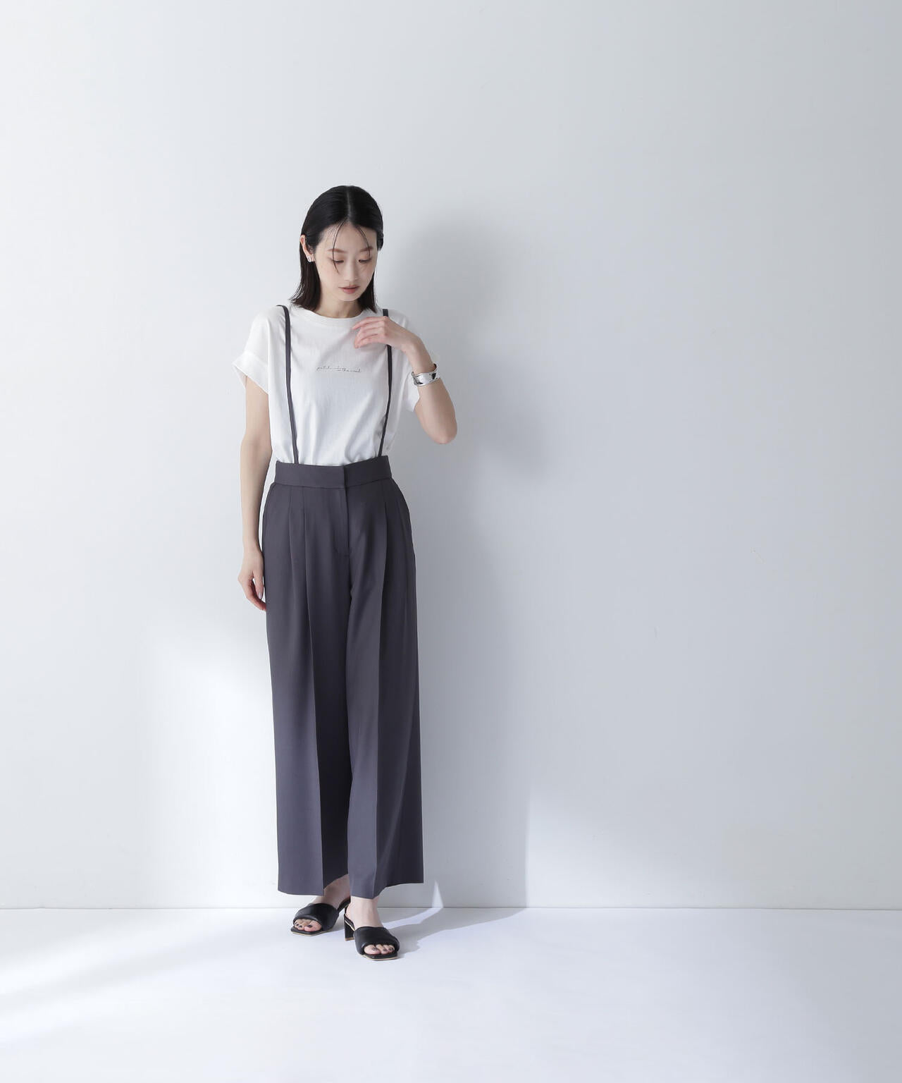 ストラップ付タックワイドパンツ*