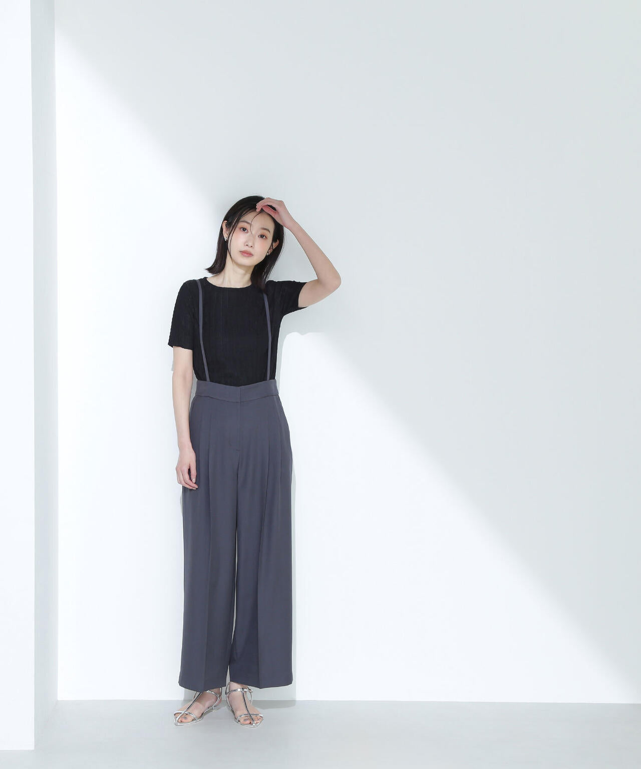 ストラップ付タックワイドパンツ*