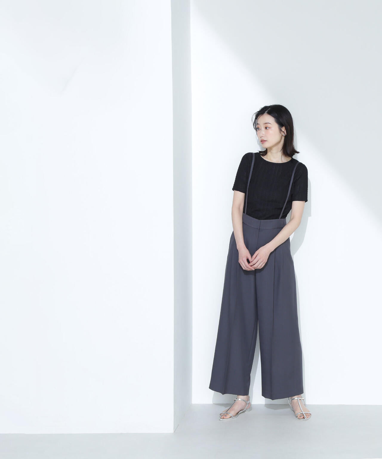 ストラップ付タックワイドパンツ*