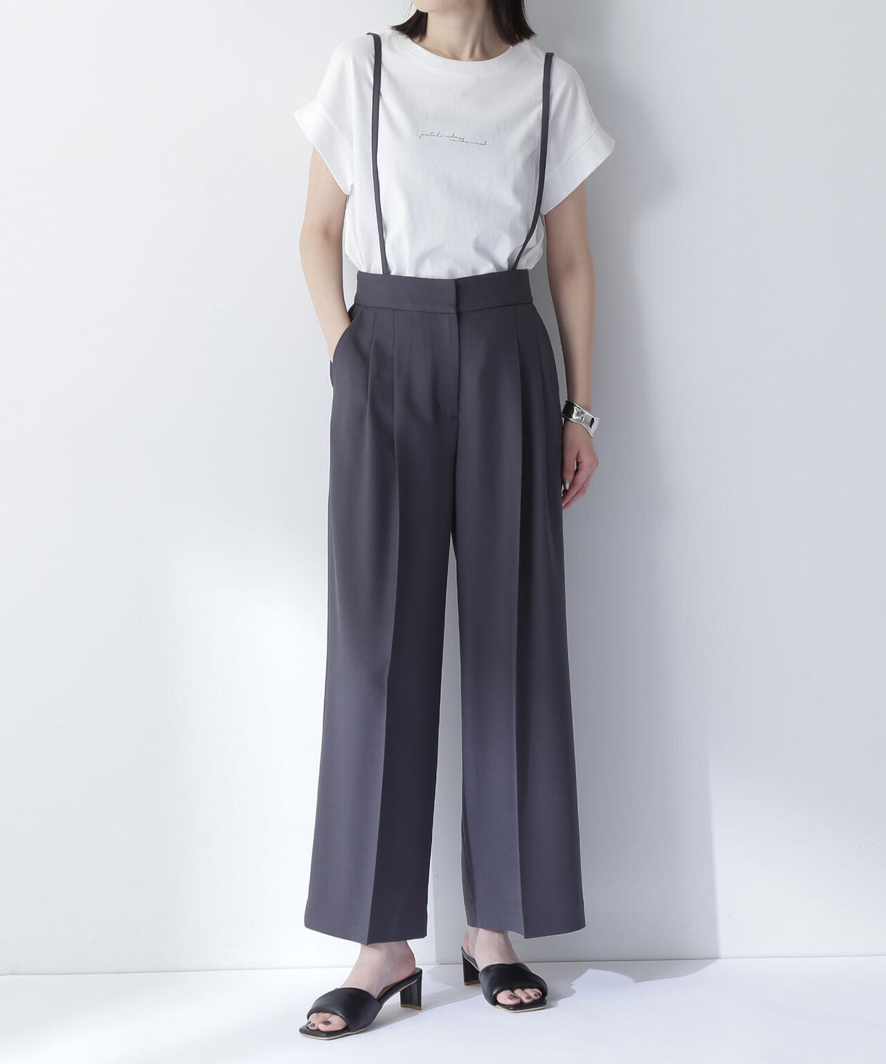 ストラップ付タックワイドパンツ*
