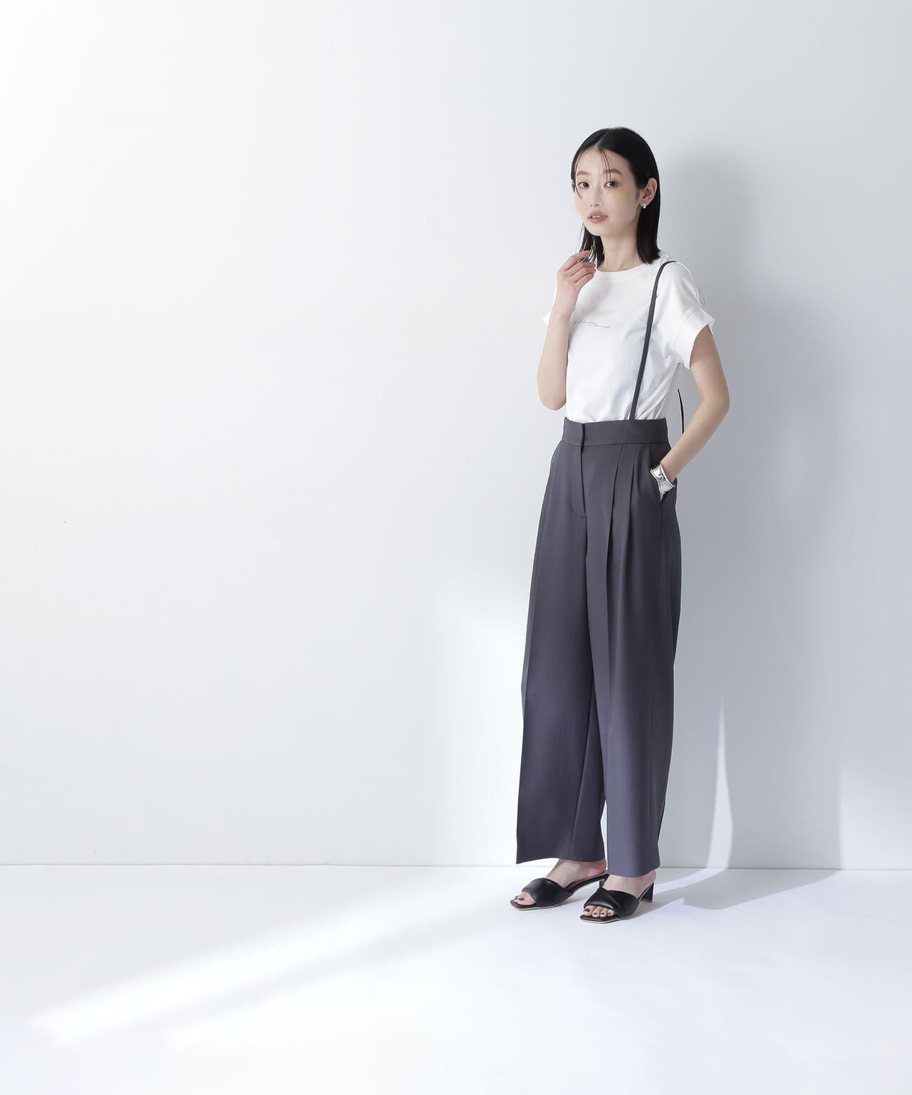 ストラップ付タックワイドパンツ*