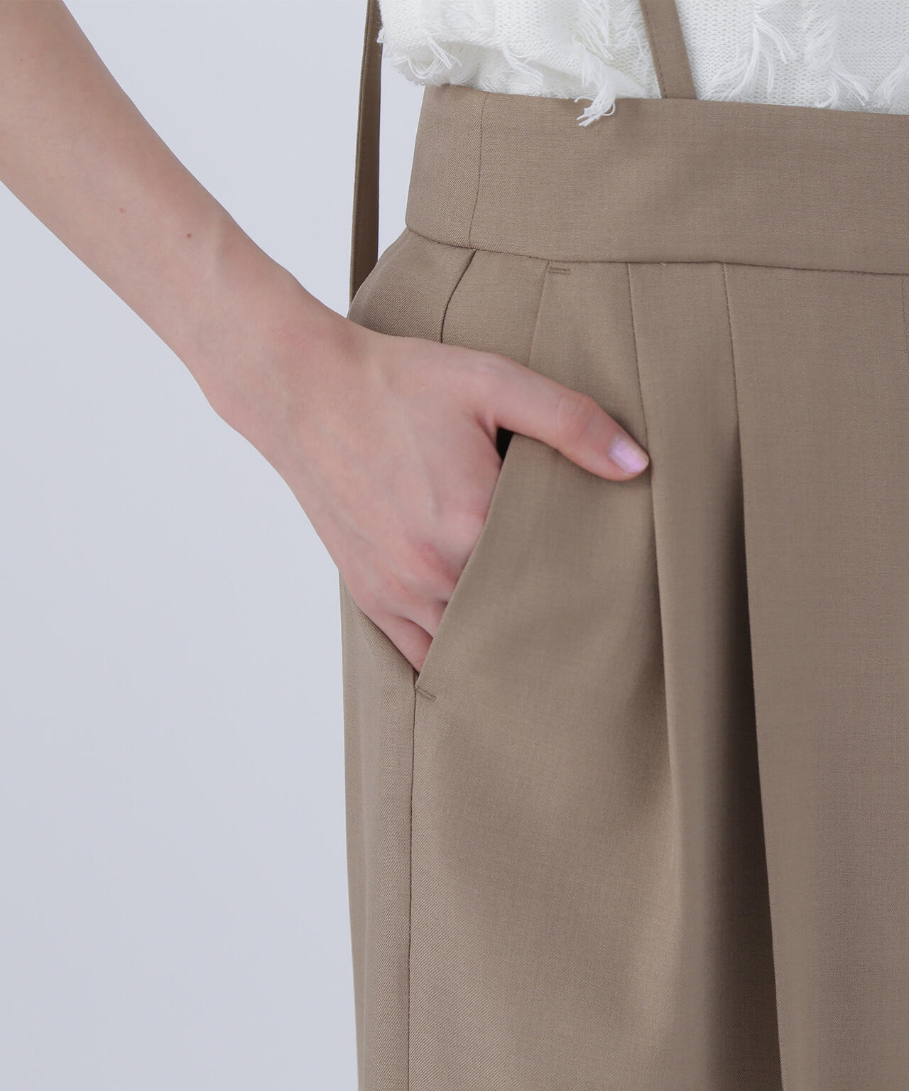 ストラップ付タックワイドパンツ*