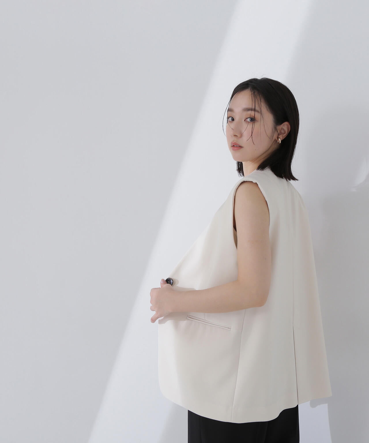 ノーカラーミニマルジレ