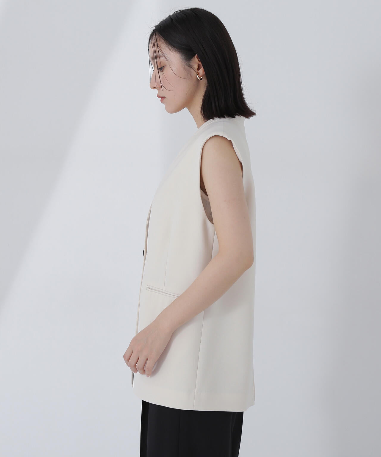 ノーカラーミニマルジレ