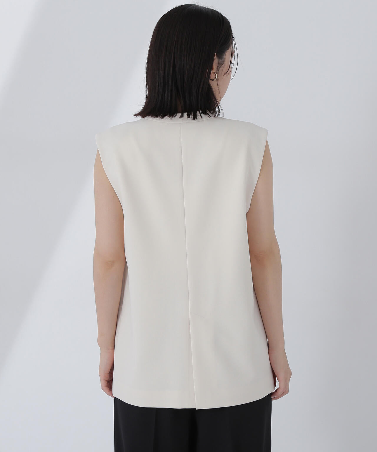 ノーカラーミニマルジレ