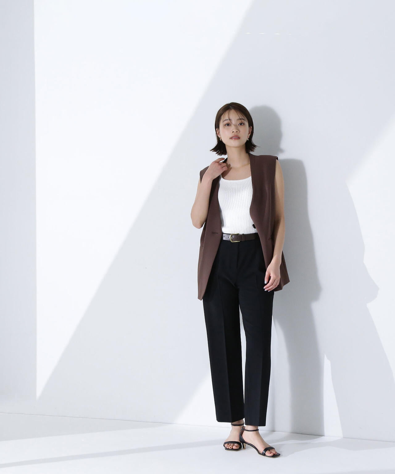 ノーカラーミニマルジレ