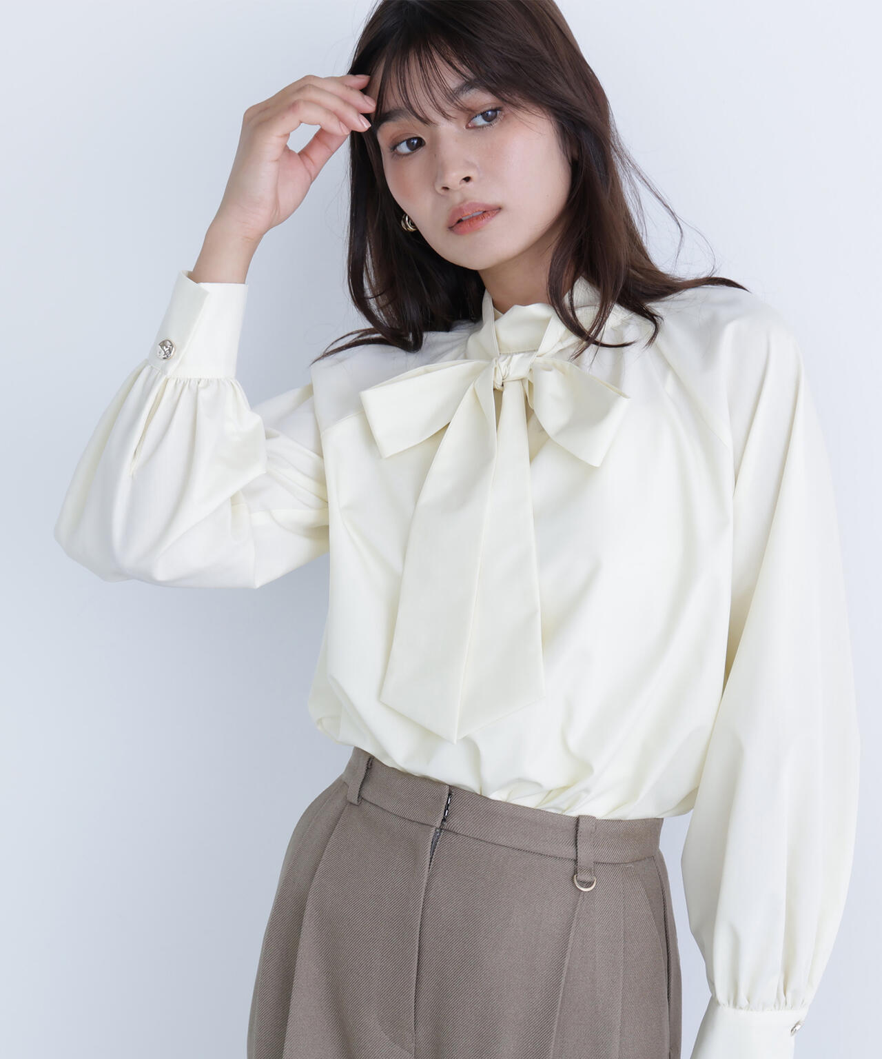 ハイネックリボンボウブラウス