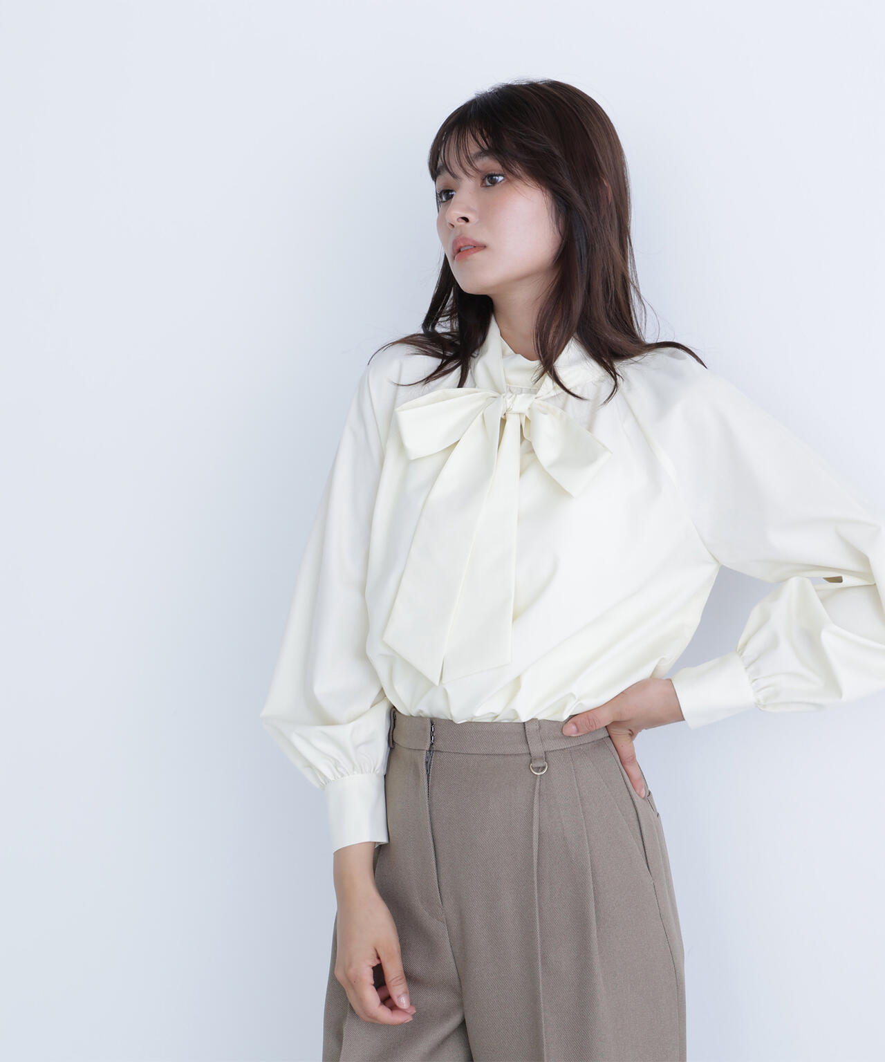 ハイネックリボンボウブラウス