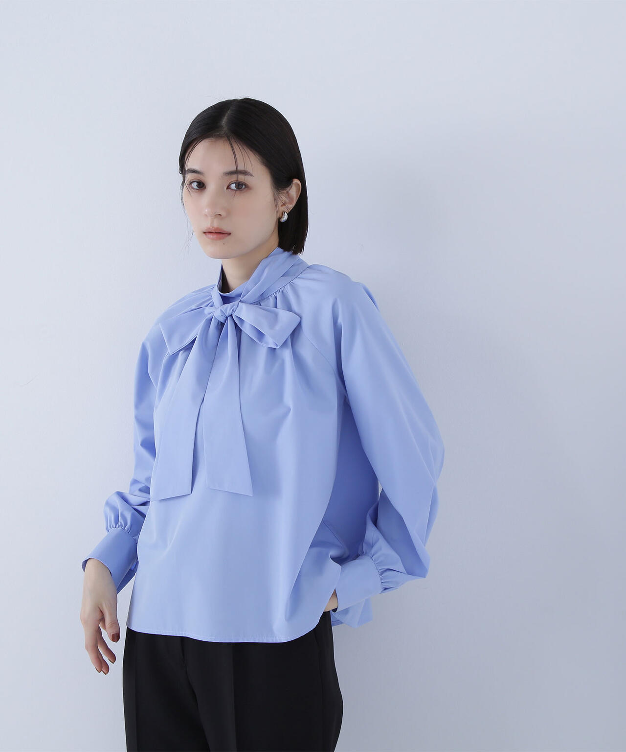 ハイネックリボンボウブラウス