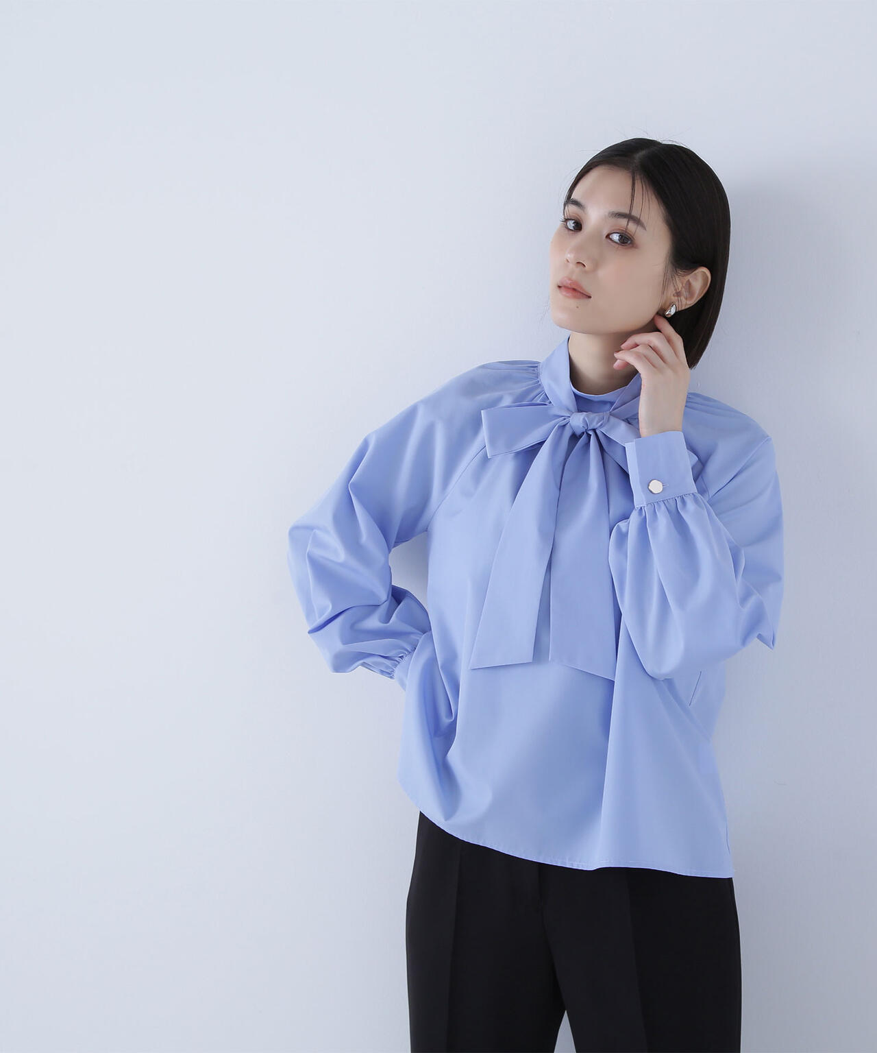 ハイネックリボンボウブラウス