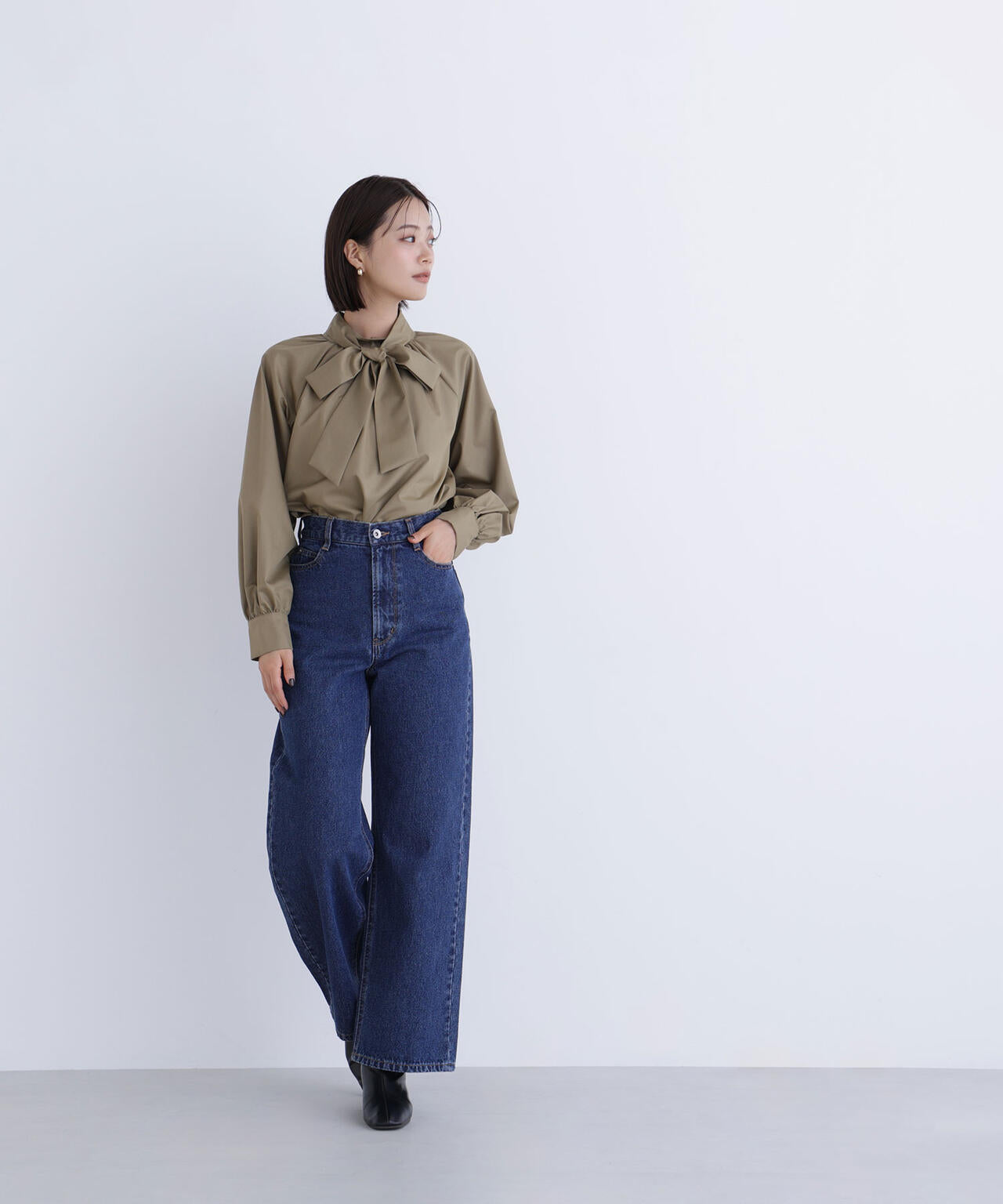 ハイネックリボンボウブラウス