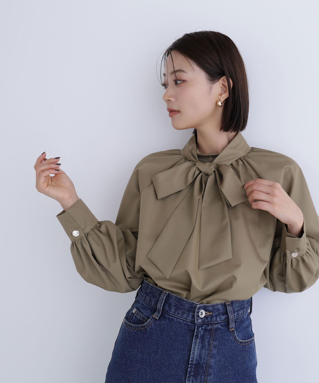 ハイネックリボンボウブラウス