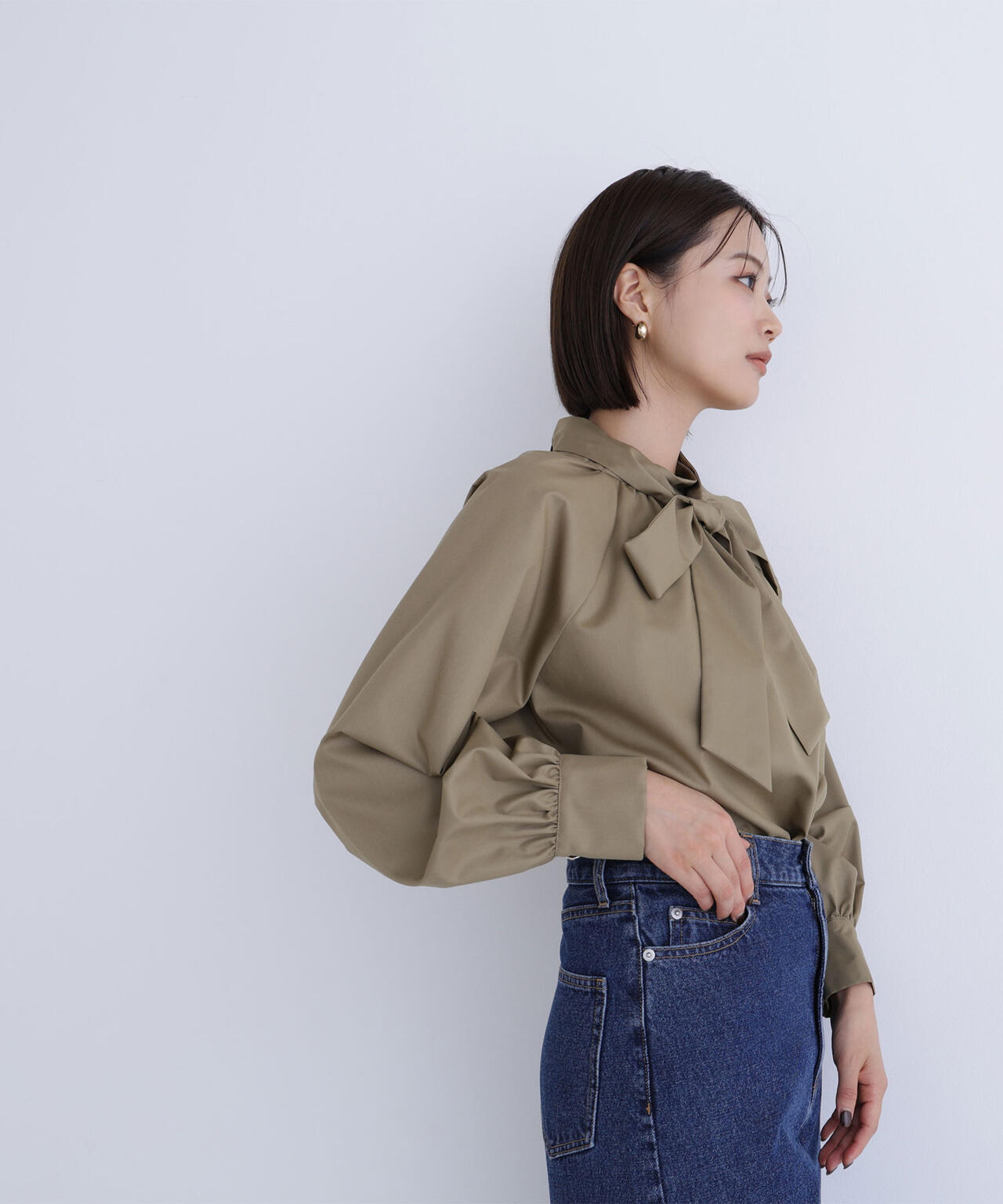 ハイネックリボンボウブラウス