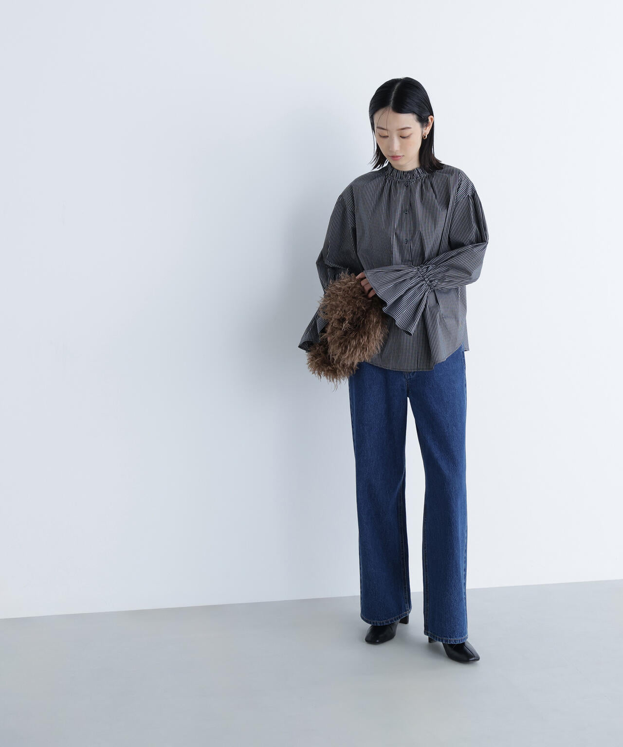 【Oggi掲載】フリルカフスハイネックブラウス