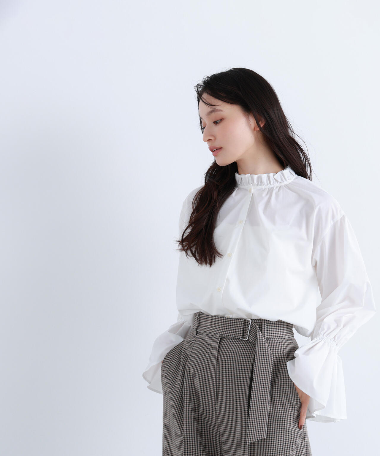 【Oggi掲載】フリルカフスハイネックブラウス