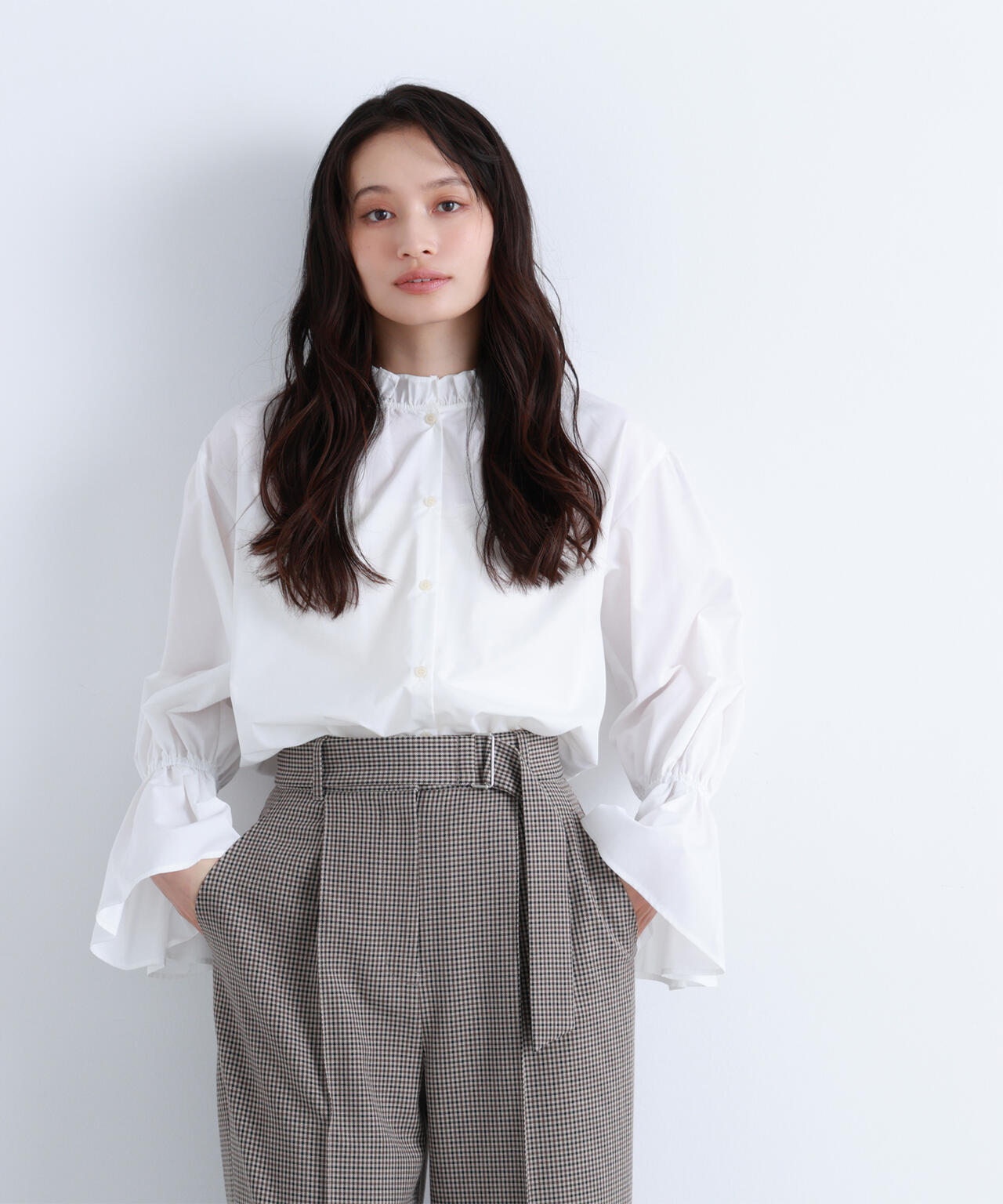 【Oggi掲載】フリルカフスハイネックブラウス