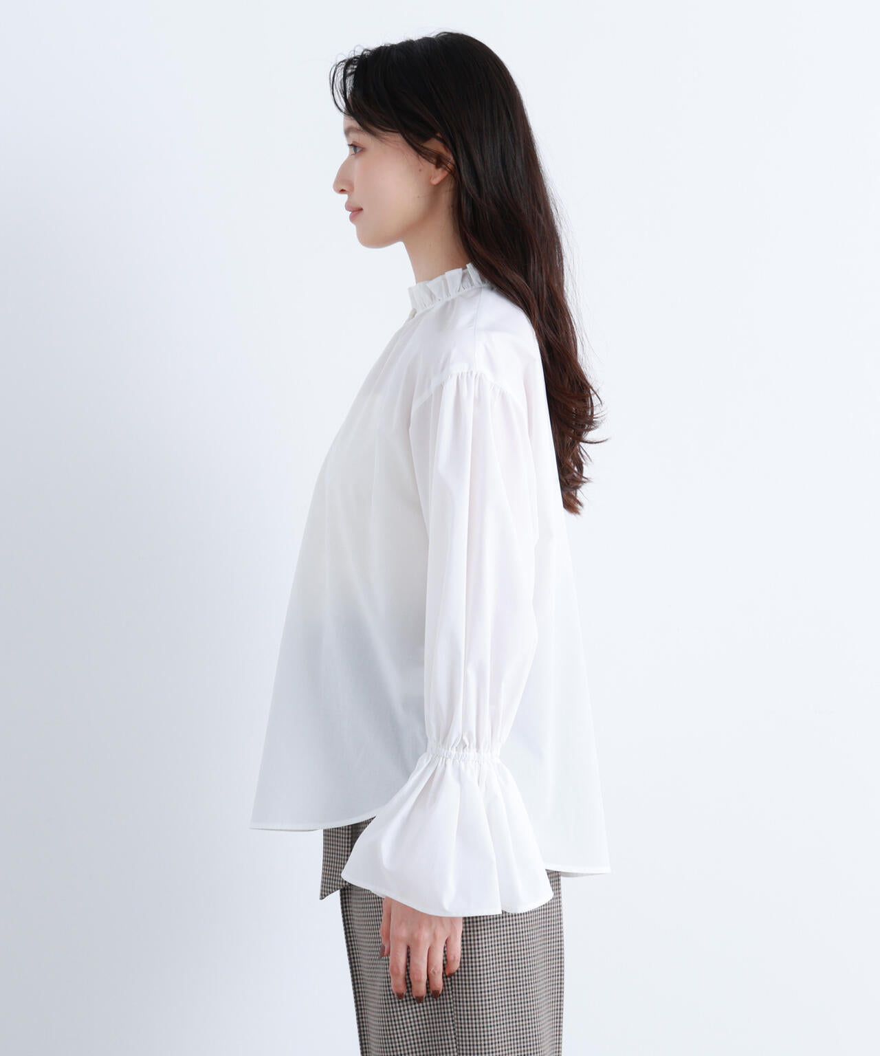 【Oggi掲載】フリルカフスハイネックブラウス