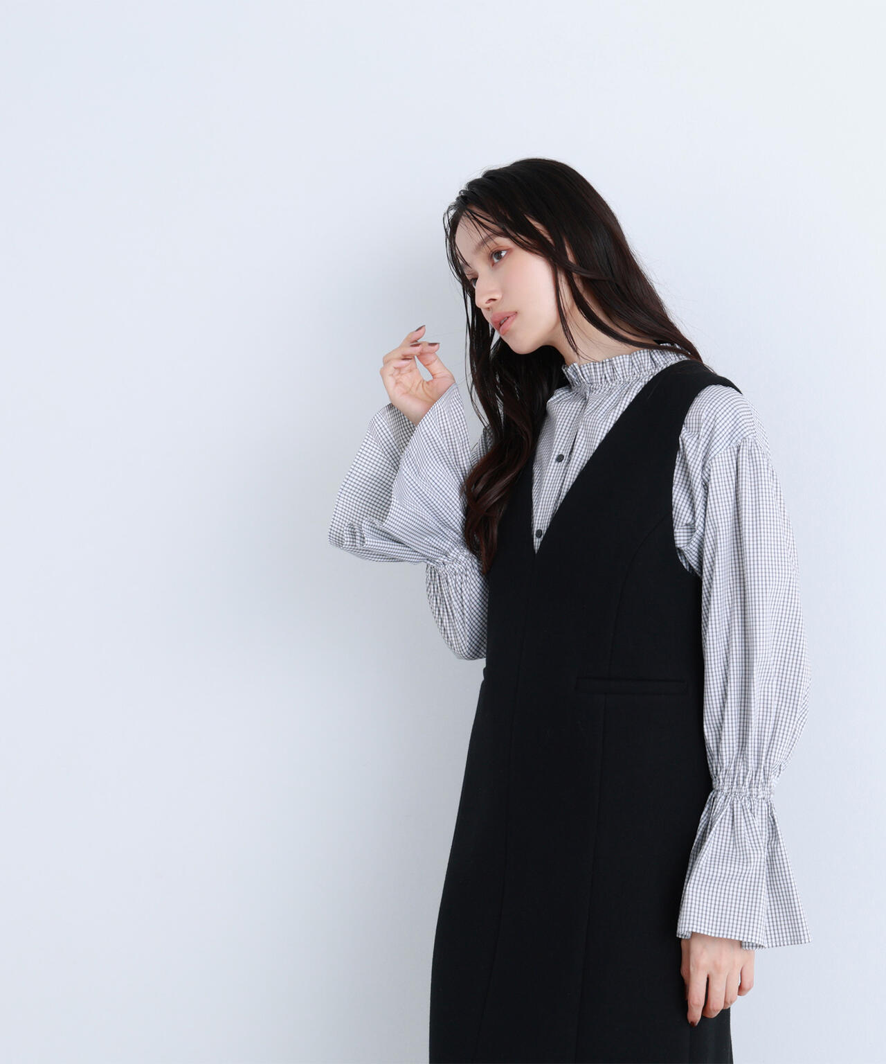 【Oggi掲載】フリルカフスハイネックブラウス