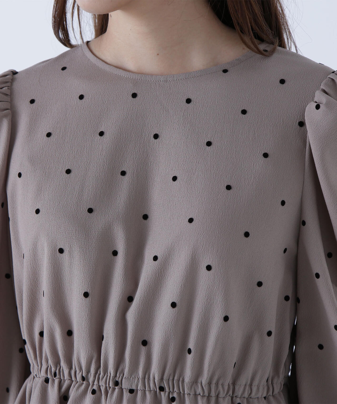 フロッキードットペプラムブラウス