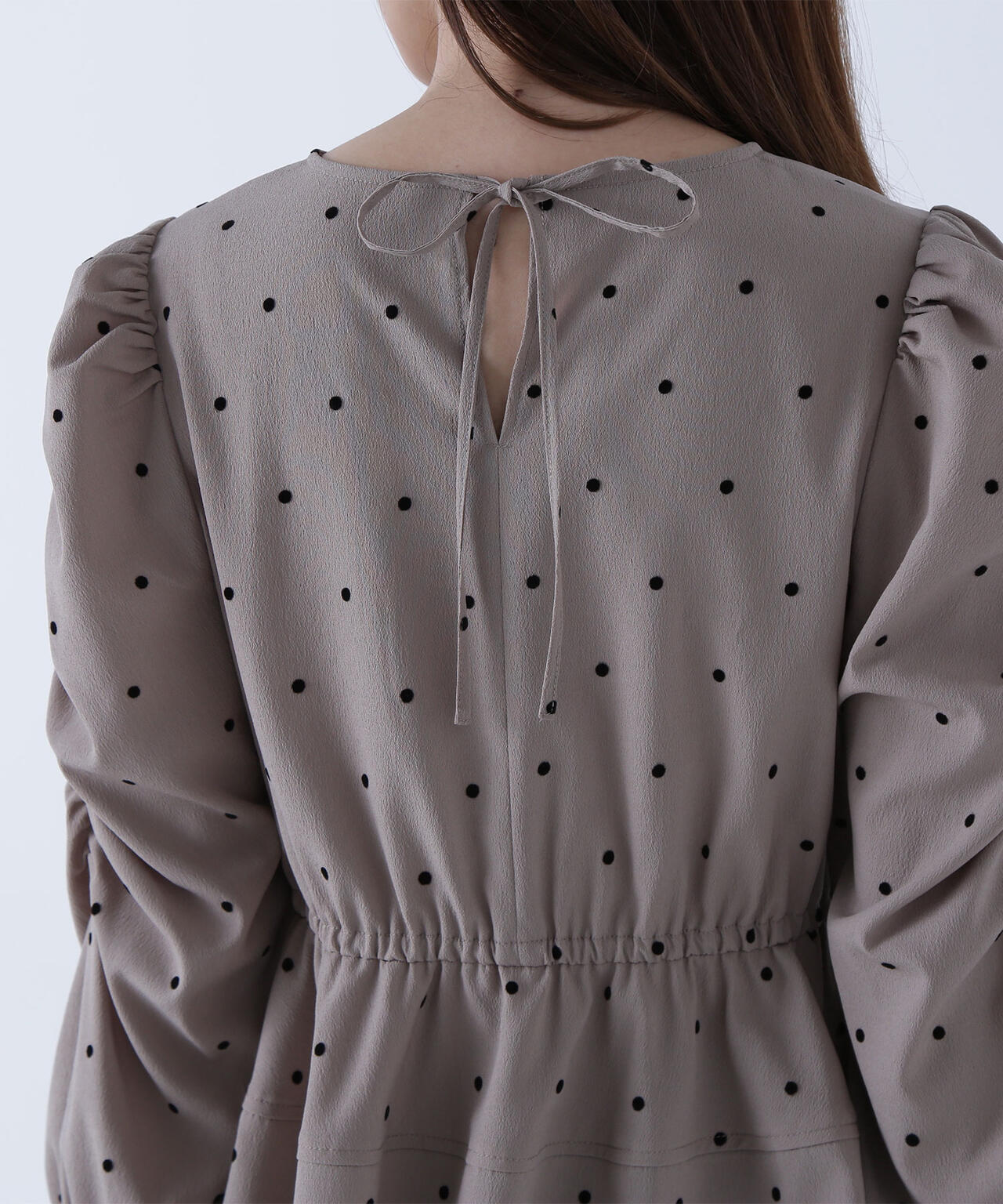 フロッキードットペプラムブラウス