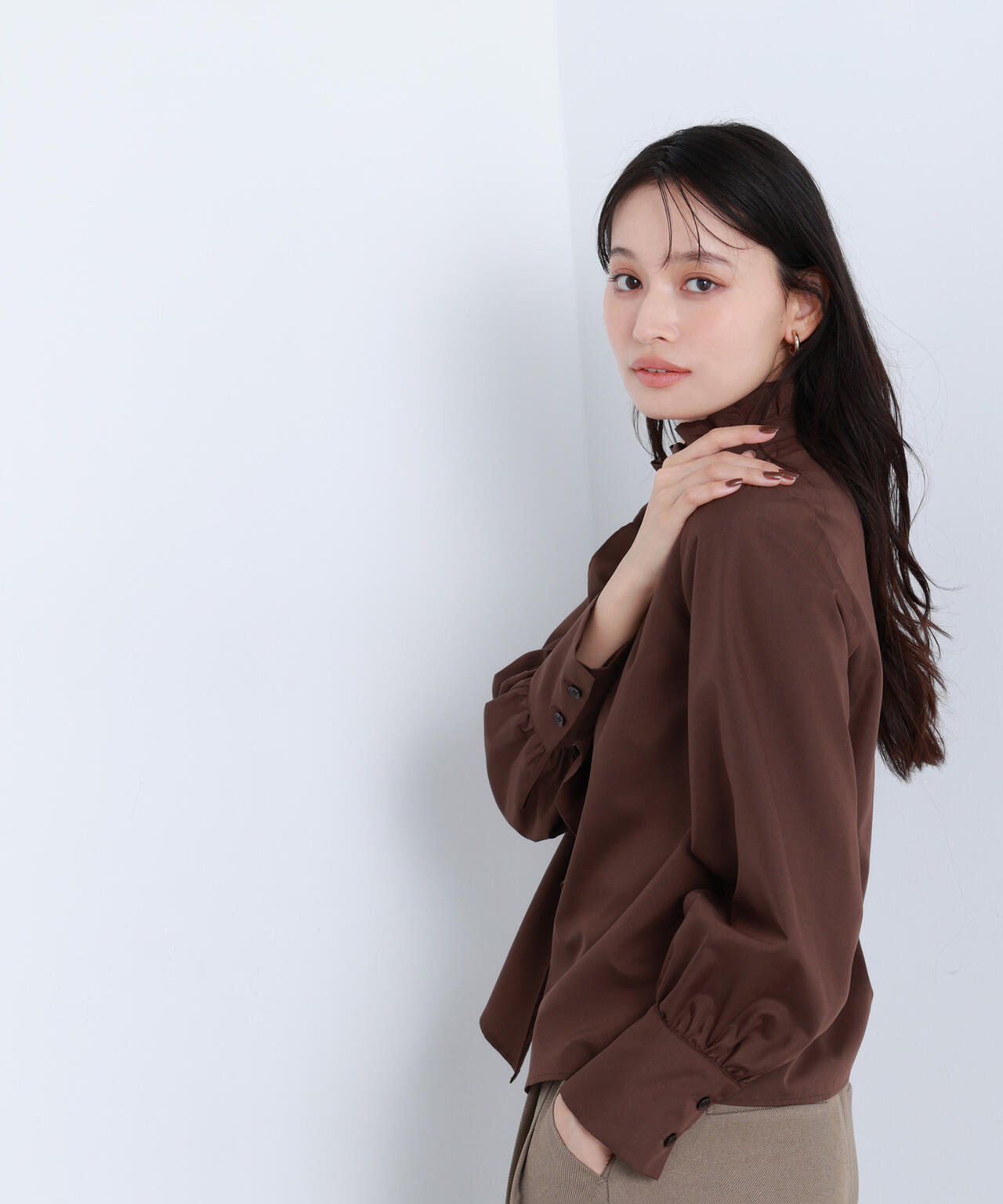 フロントフリルブラウス