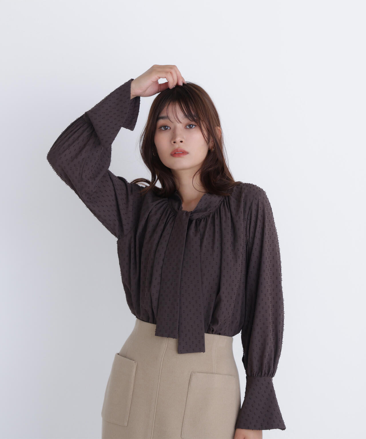 カットドビーボウブラウス