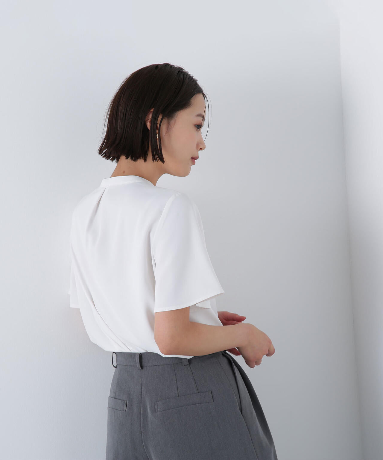 フロントタックフレアスリーブブラウス