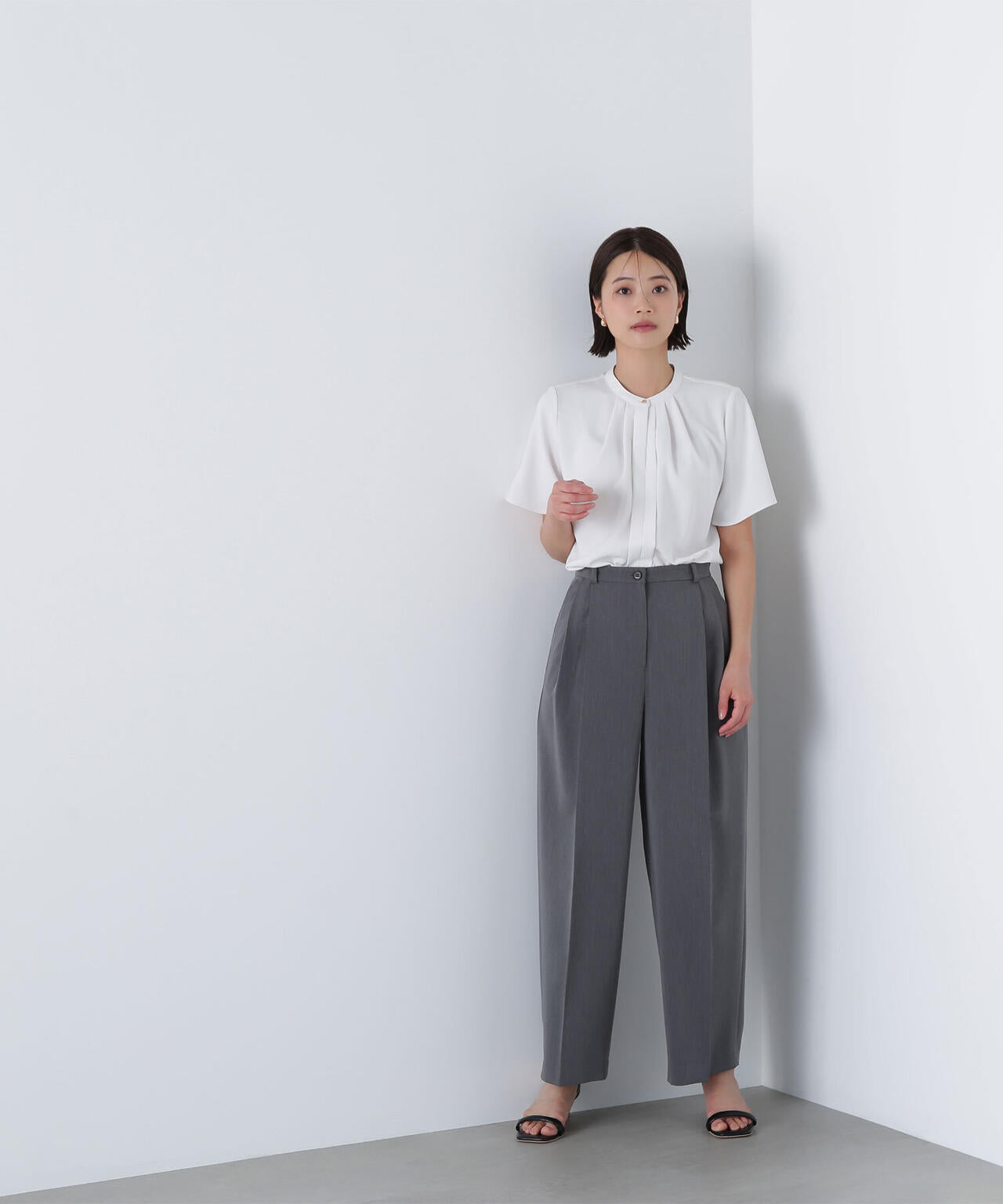 フロントタックフレアスリーブブラウス