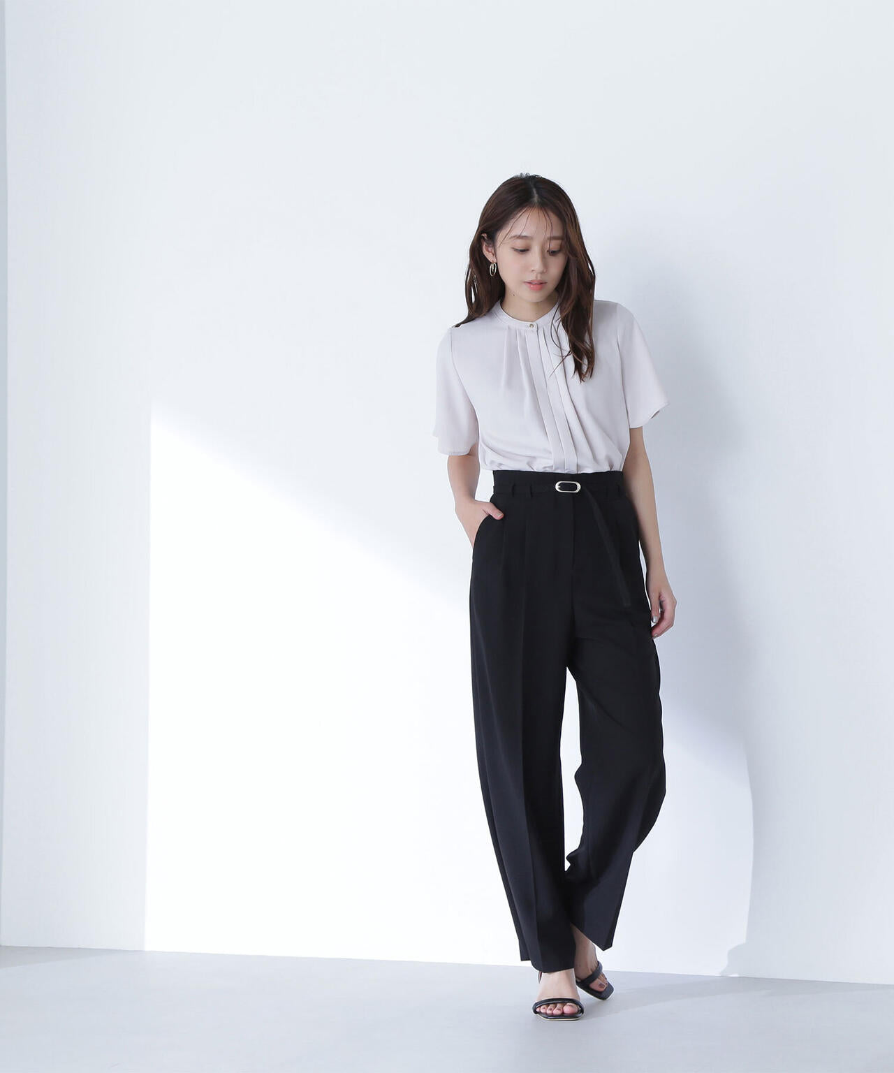 フロントタックフレアスリーブブラウス