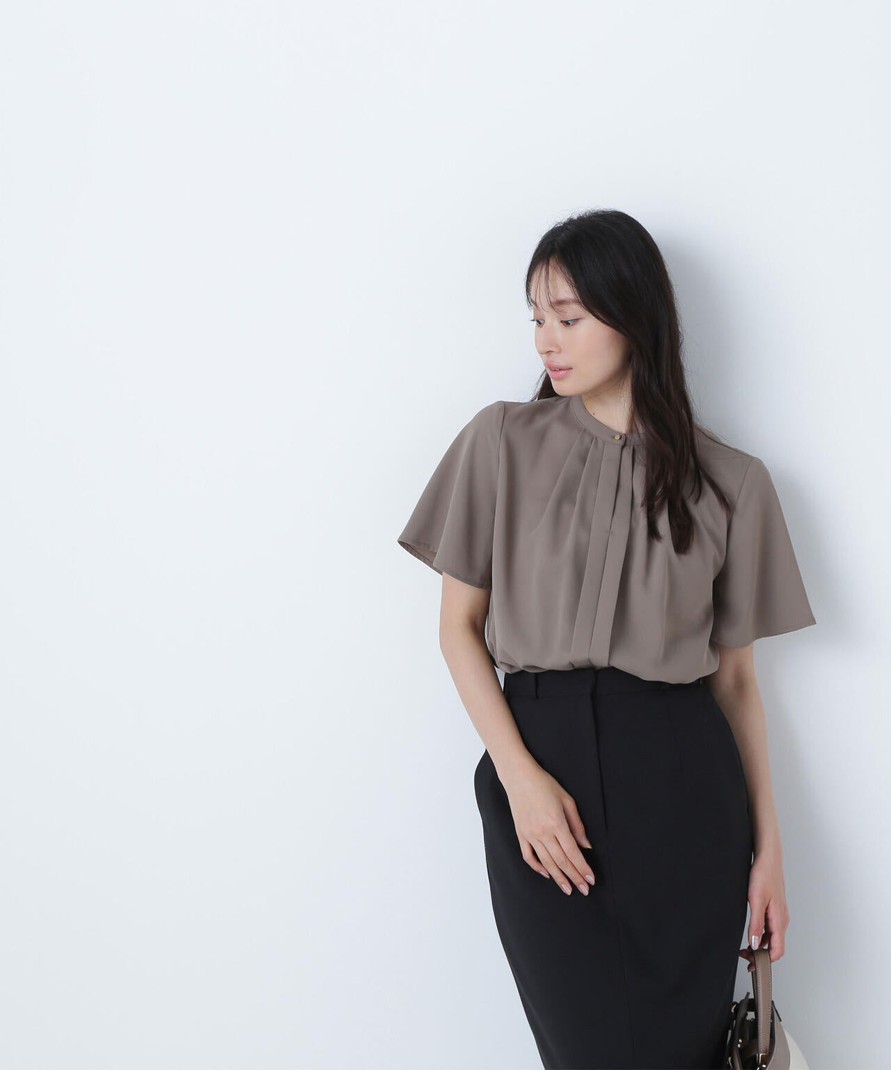 フロントタックフレアスリーブブラウス