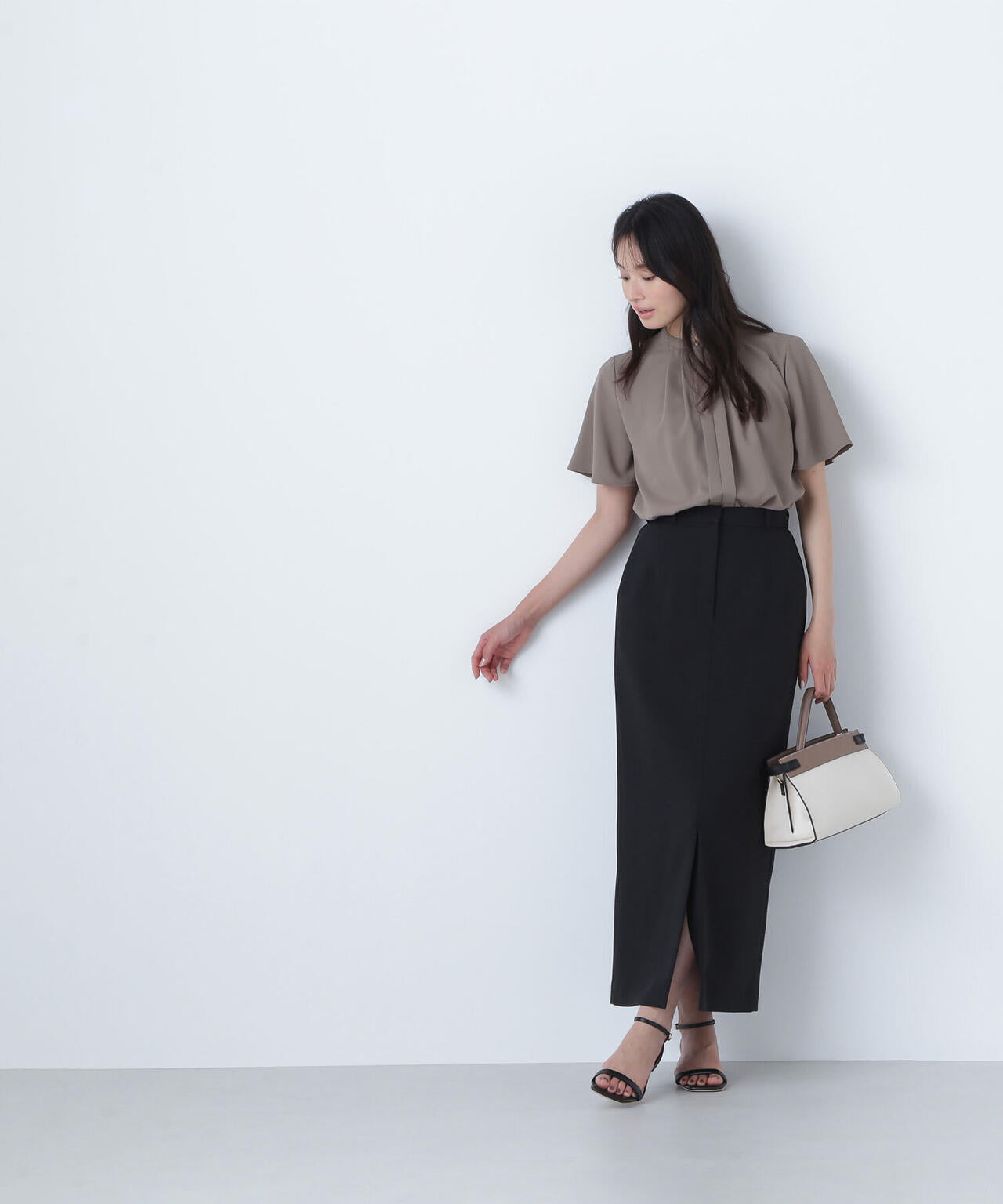 フロントタックフレアスリーブブラウス