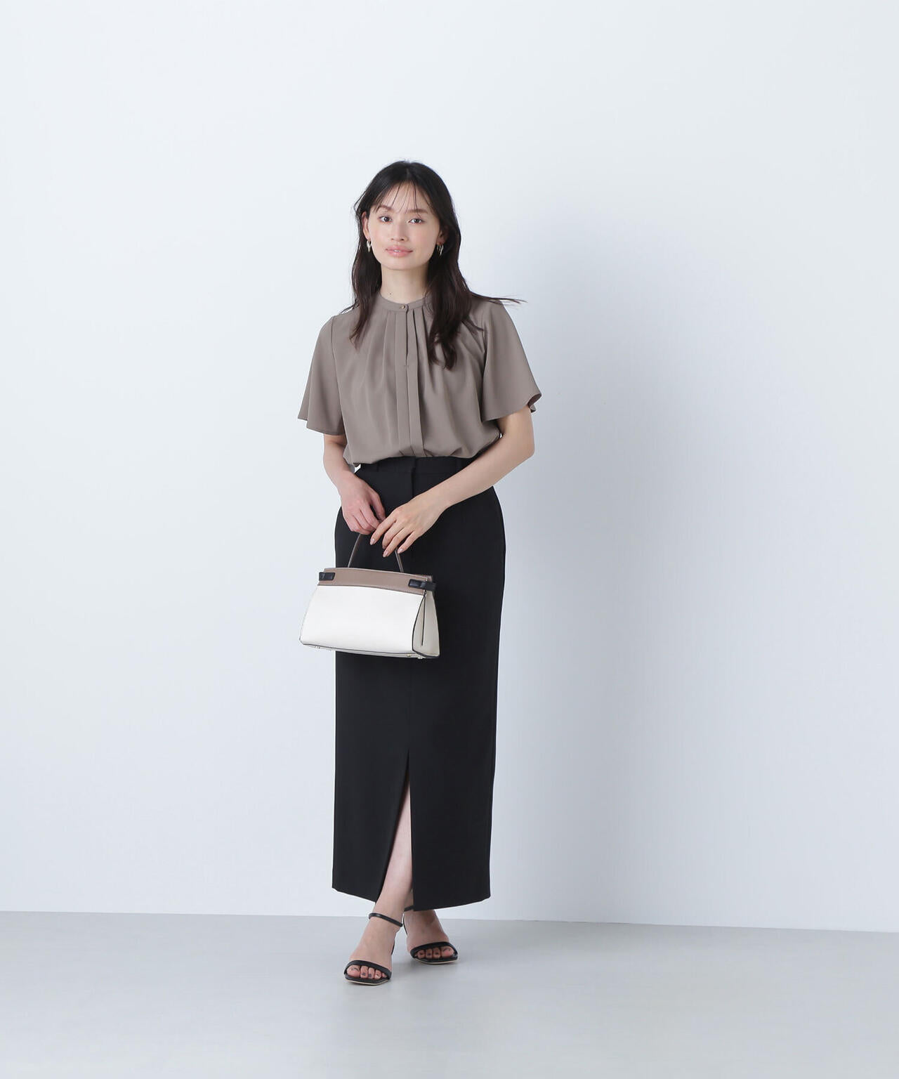 フロントタックフレアスリーブブラウス