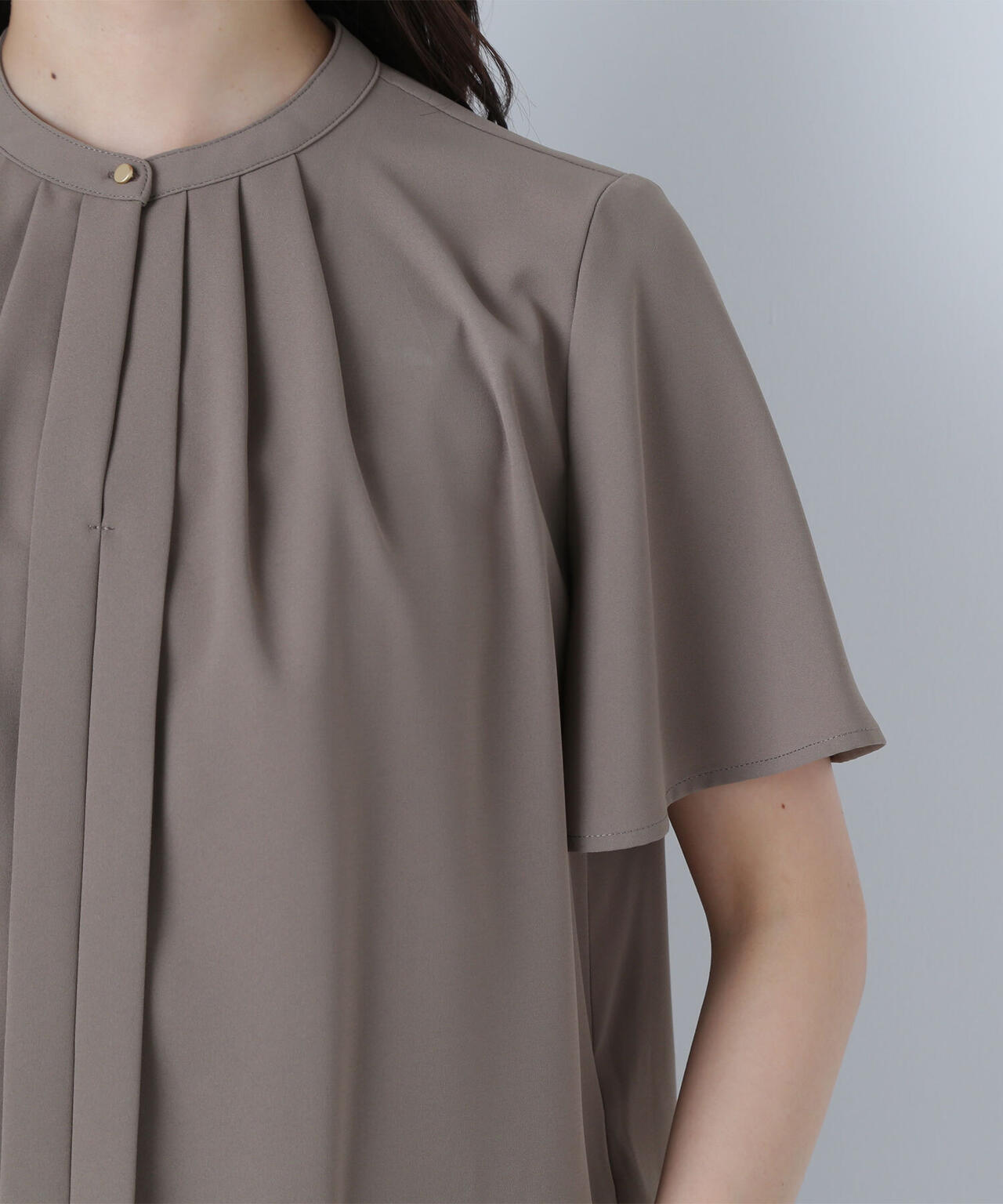 フロントタックフレアスリーブブラウス